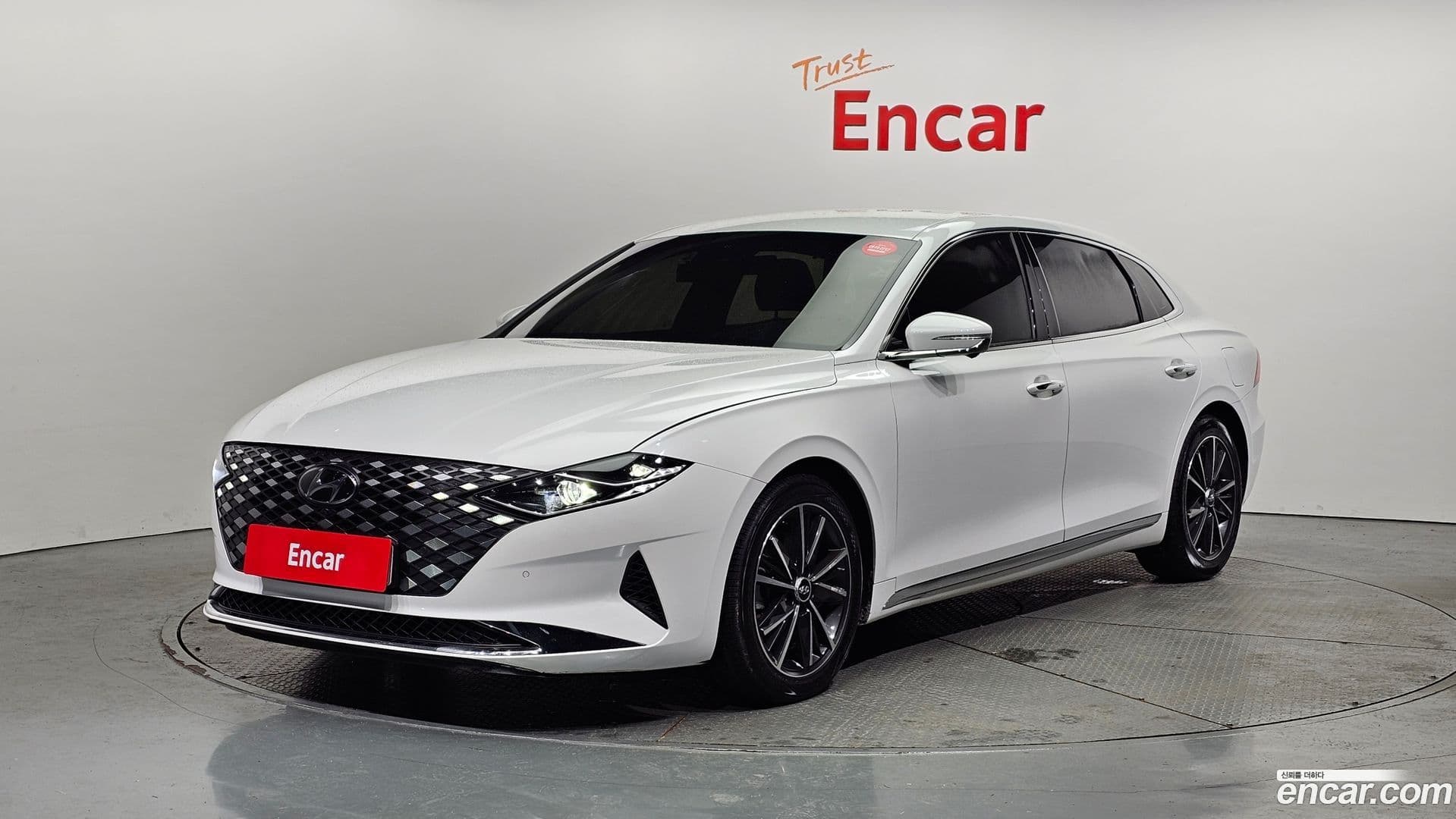Main__Slider__Photo:Grandeur Hyundai 2020.8-0