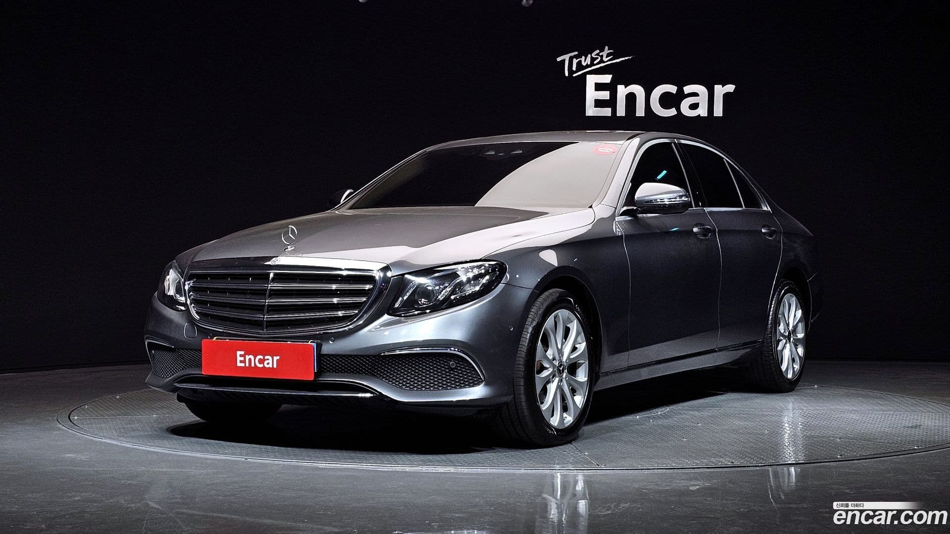 Main__Slider__Photo:E-Class Mercedes-Benz 2017.6-0