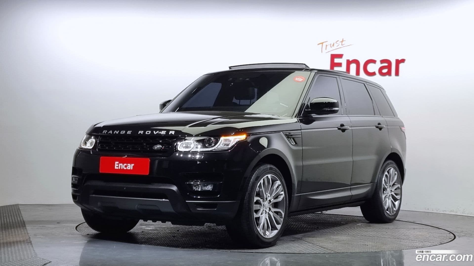 Main__Slider__Photo:Range Rover Sport Land Rover 2016.7-0