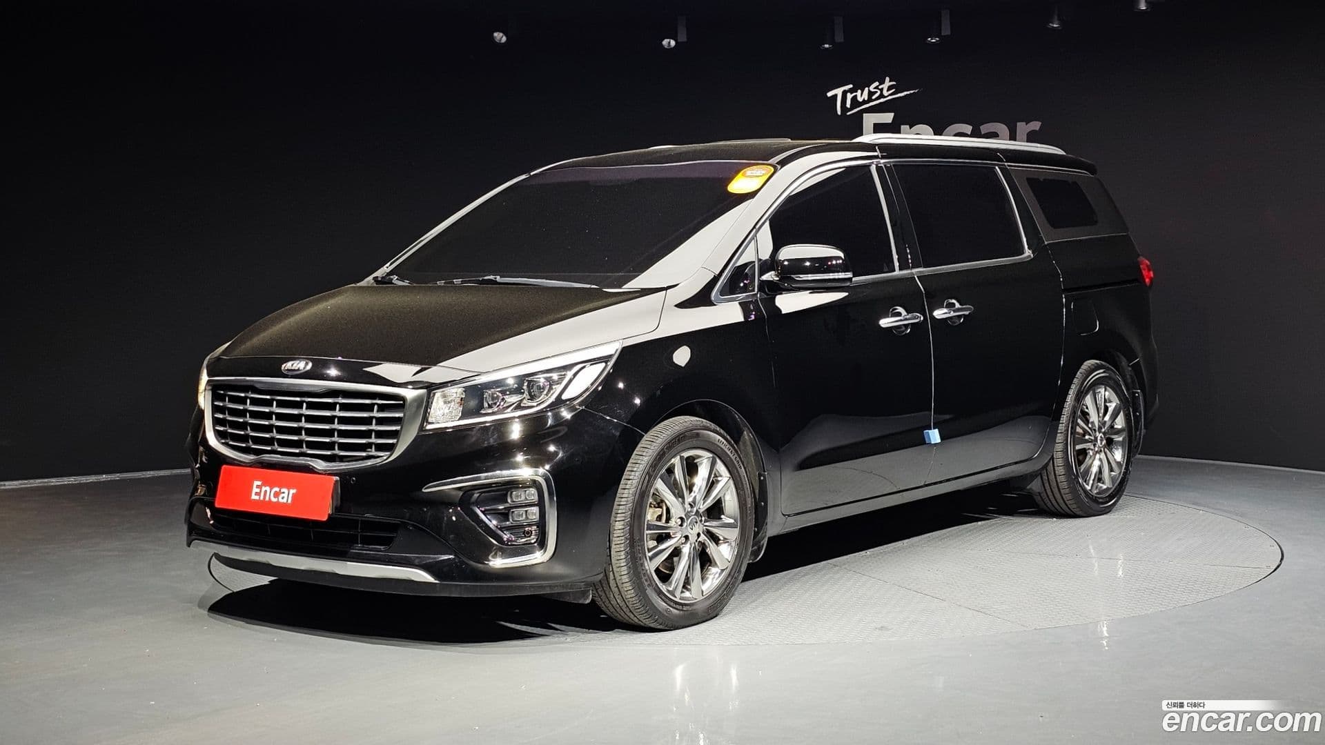 Main__Slider__Photo:Canival Kia 2019.4-0