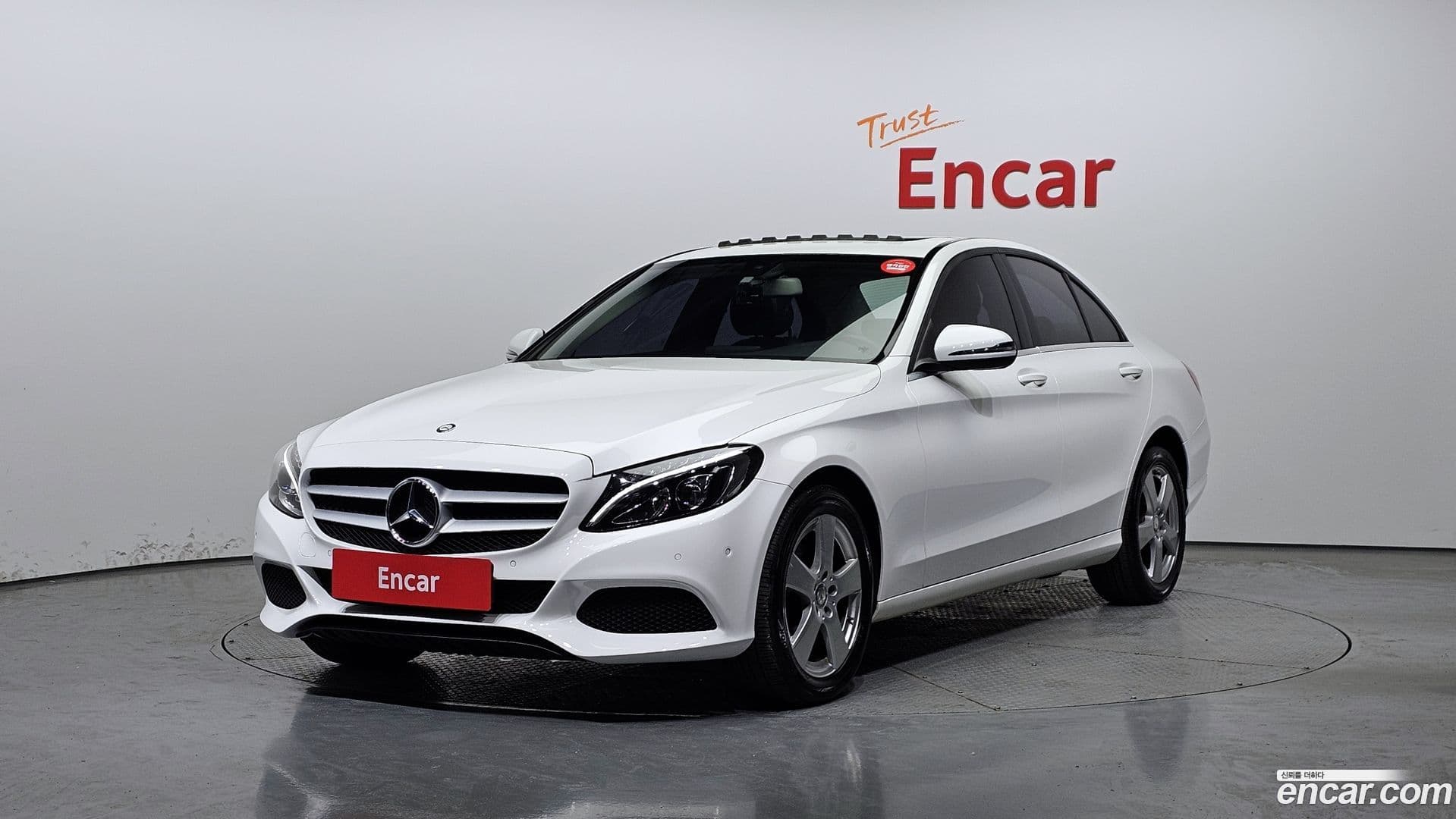 Main__Slider__Photo:C-Class Mercedes-Benz 2016.4-0