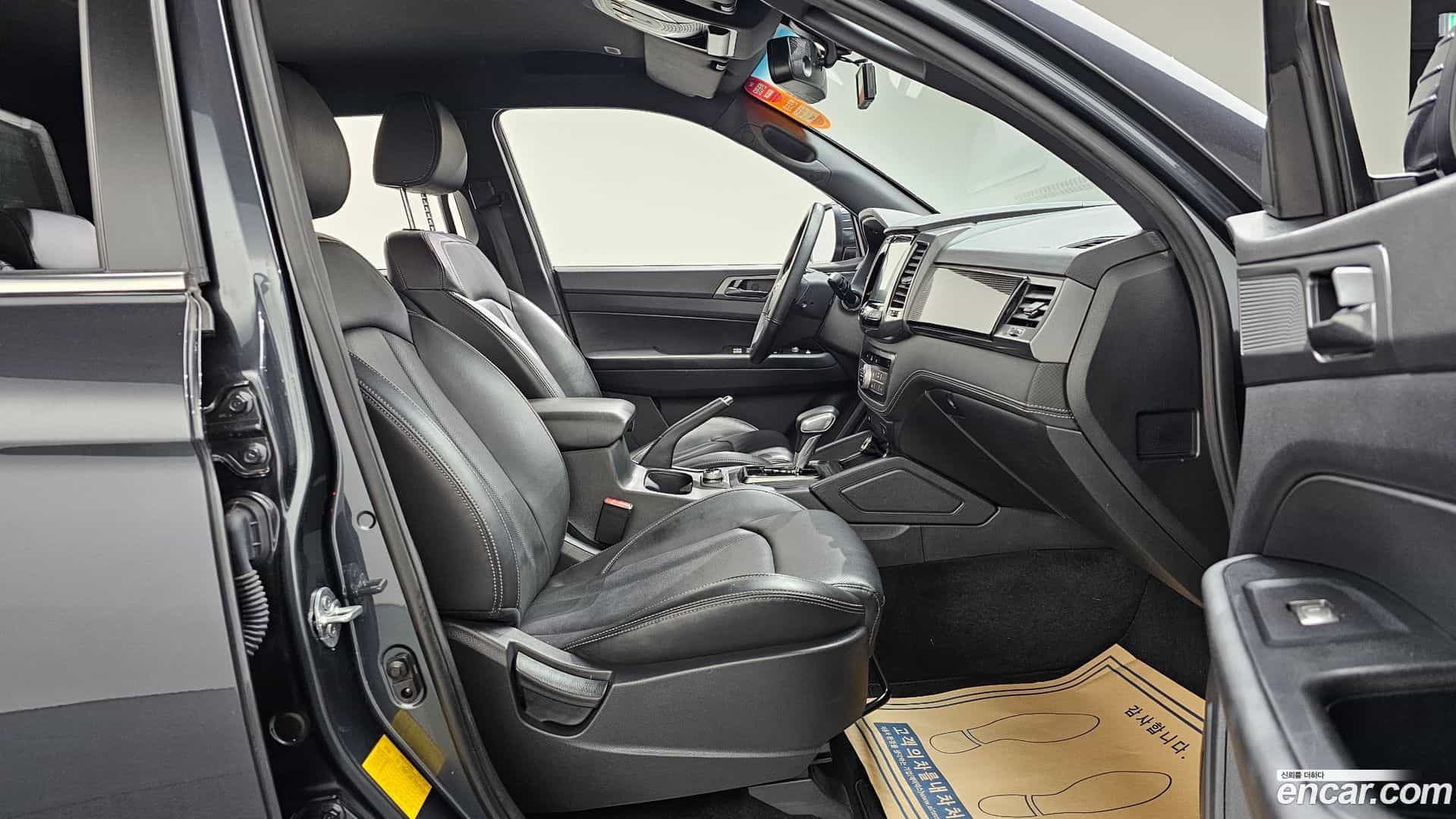 Rexton KG Mobility 2022.10-INNER-010
