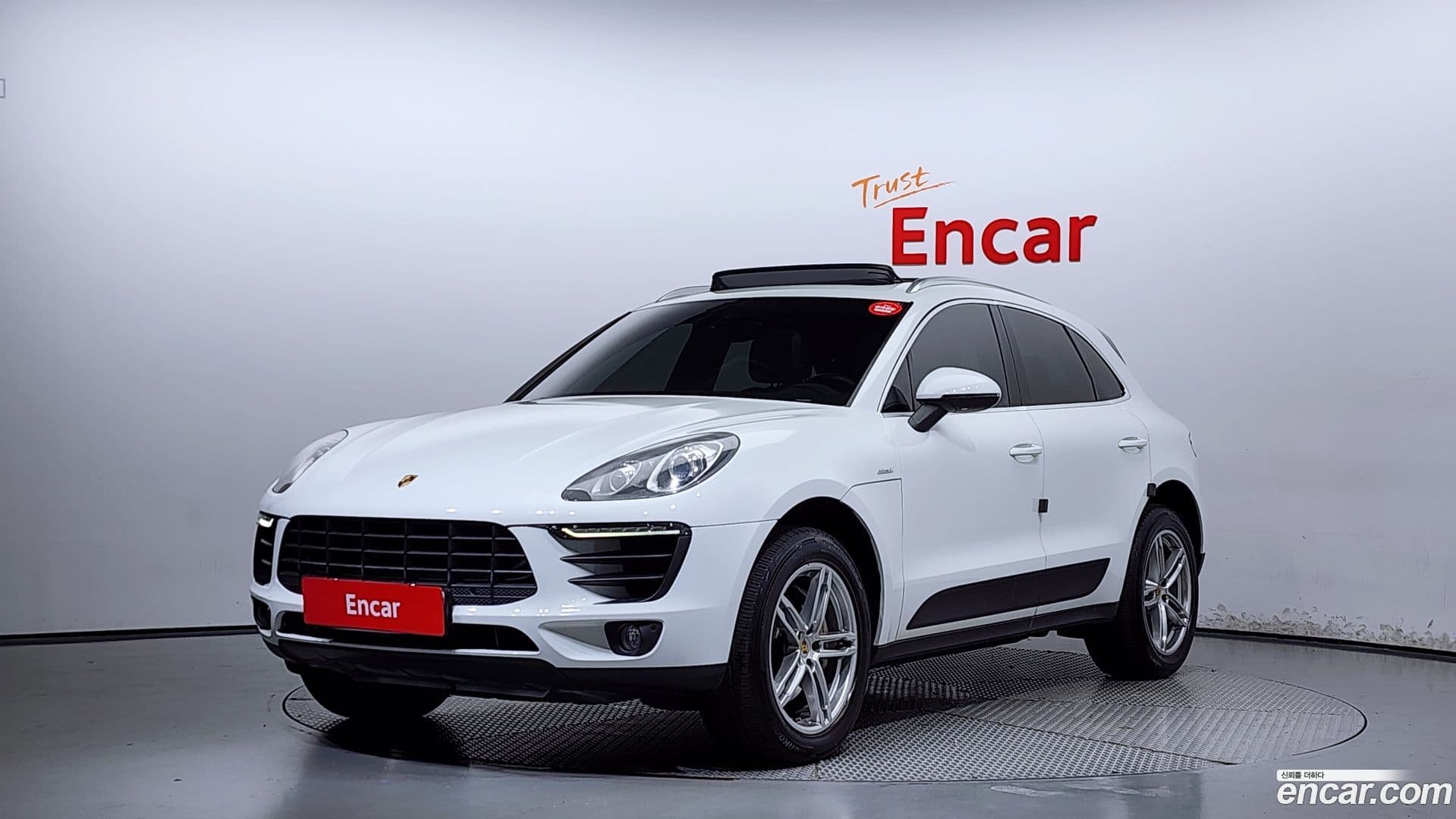 Main__Slider__Photo:Macan Porsche 2015.5-0