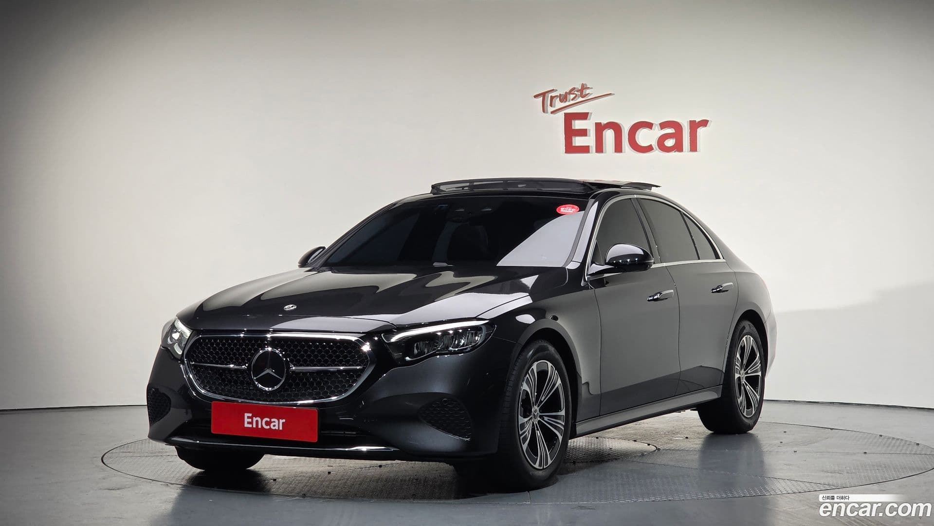 Main__Slider__Photo:E-Class Mercedes-Benz 2024.8-0