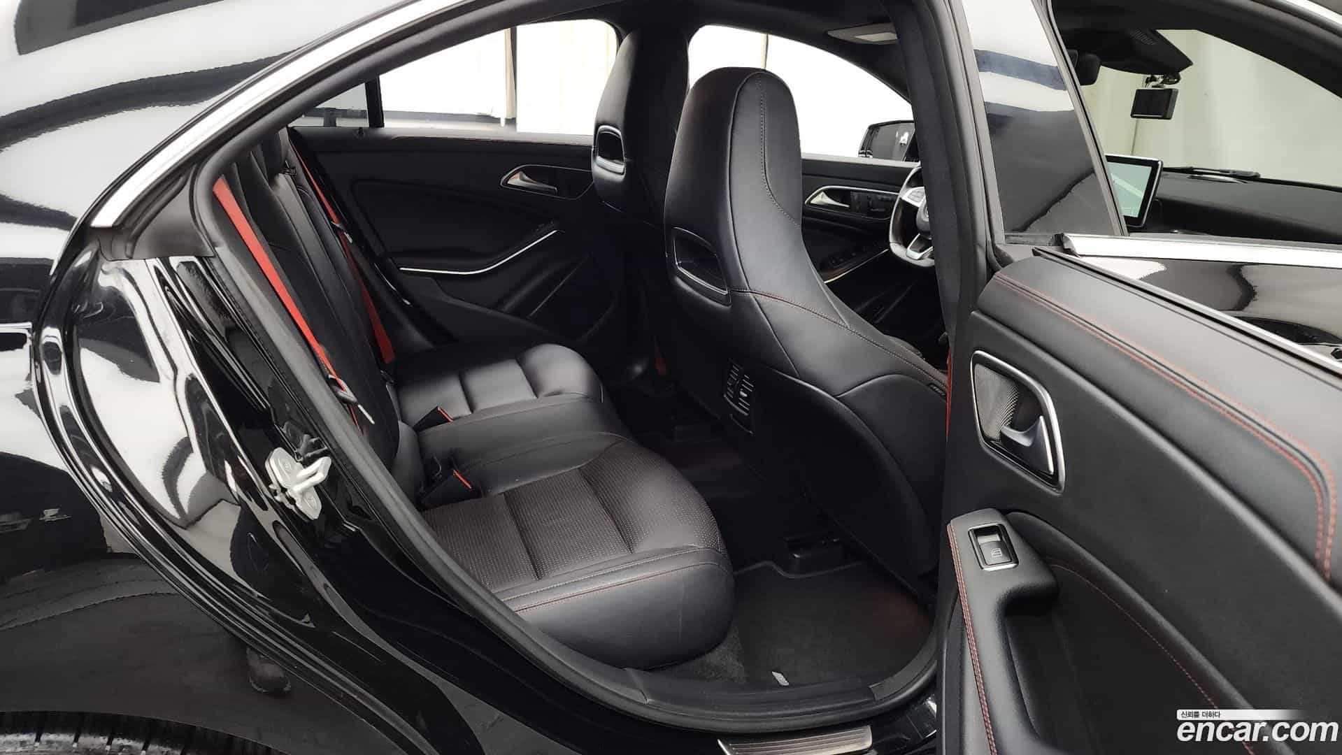 CLA-Class Mercedes-Benz 2015.2-OPTION-016