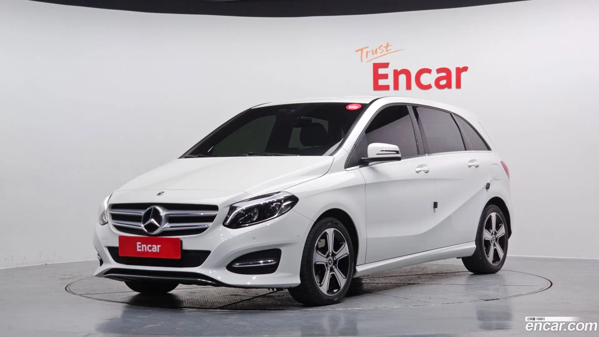 Main__Slider__Photo:B-Class Mercedes-Benz 2018.9-0
