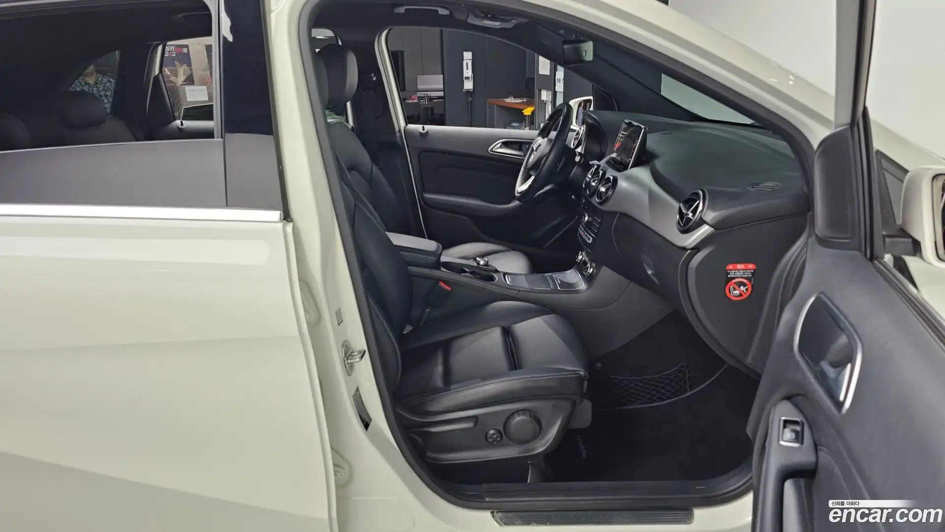 B-Class Mercedes-Benz 2018.9-OPTION-015