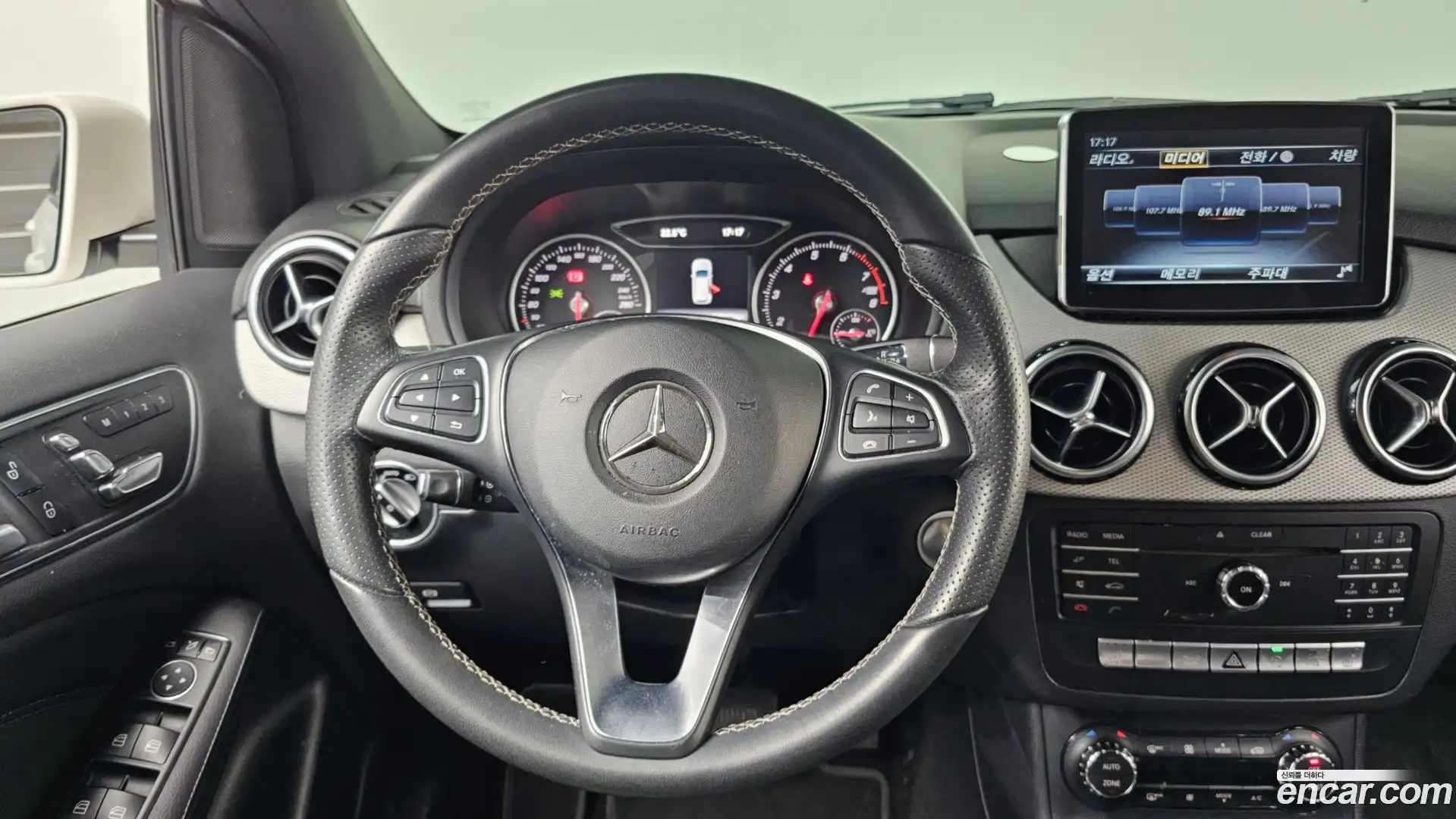 B-Class Mercedes-Benz 2018.9-OPTION-017