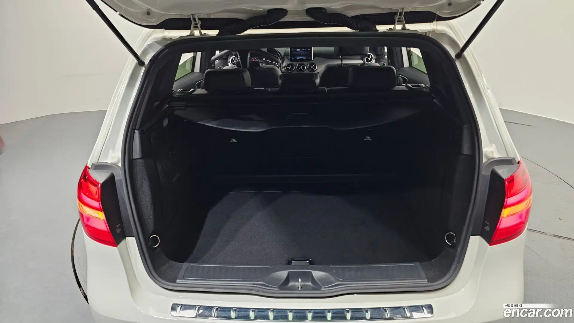 B-Class Mercedes-Benz 2018.9-OPTION-024