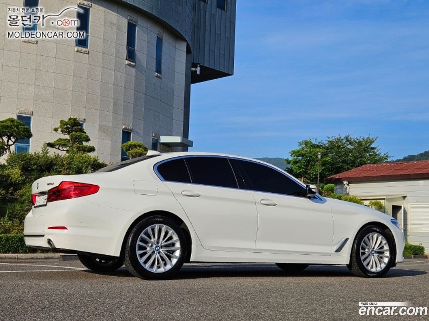 Main__Slider__Photo:5-Series BMW 2019.3-0