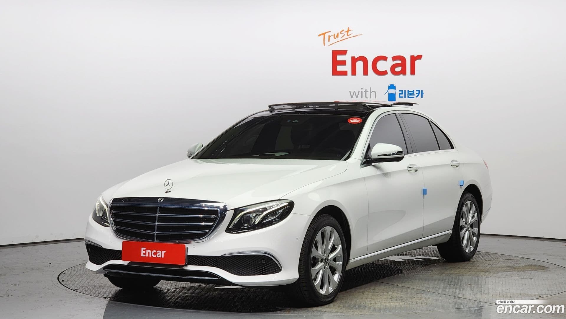 Main__Slider__Photo:E-Class Mercedes-Benz 2020.8-0