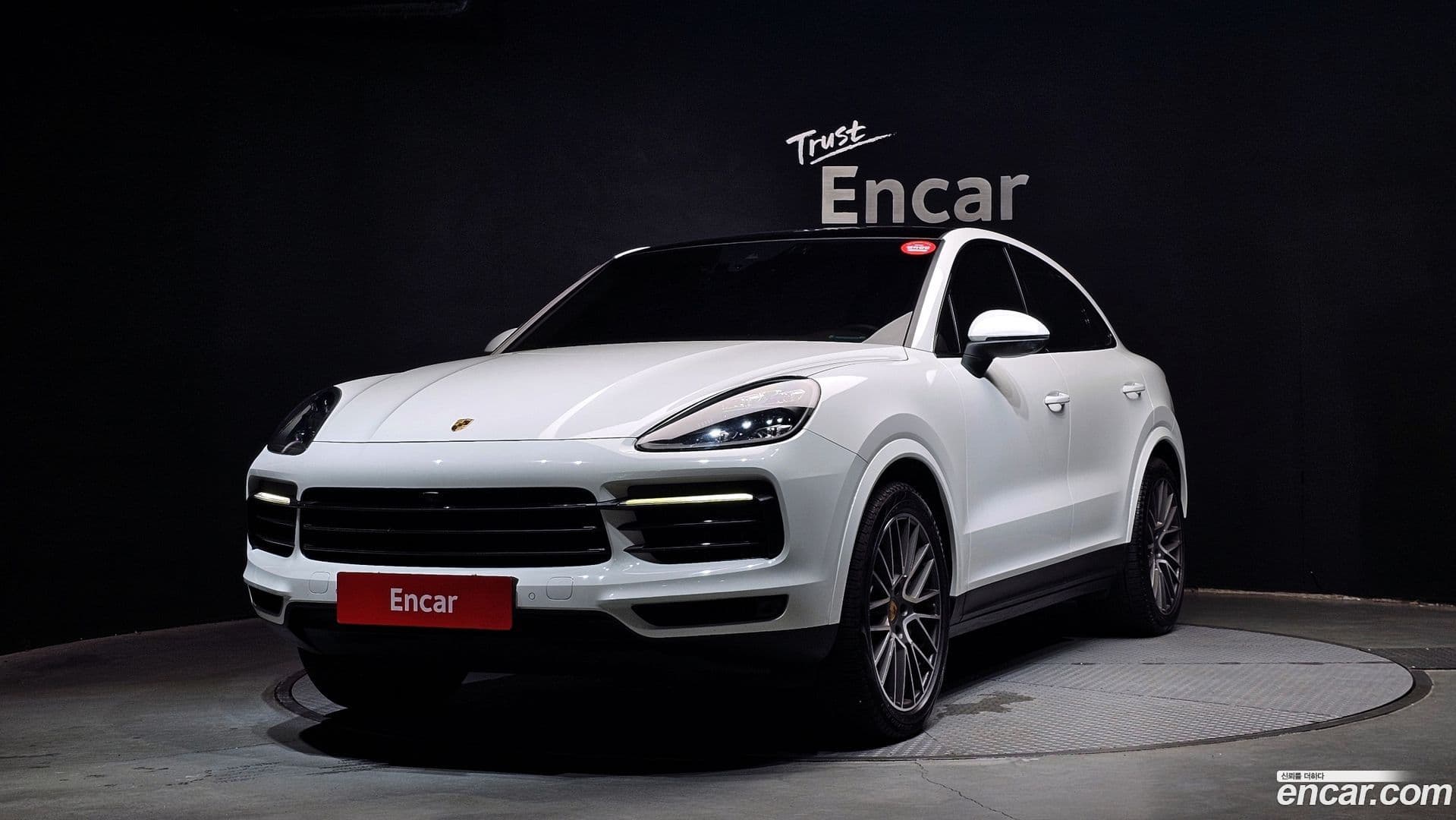 Main__Slider__Photo:Cayenne Porsche 2020.4-0