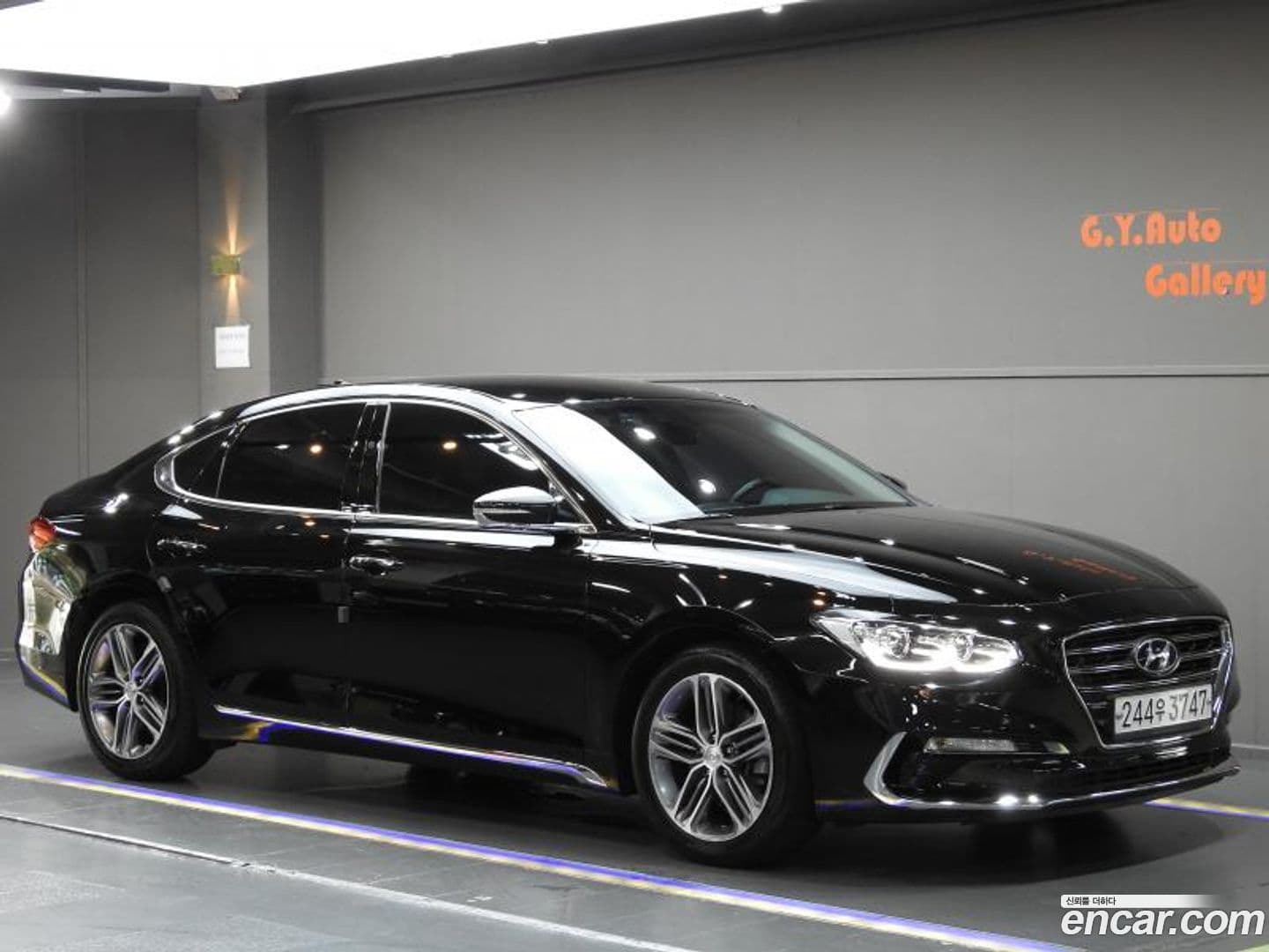 Main__Slider__Photo:Grandeur Hyundai 2018.4-0
