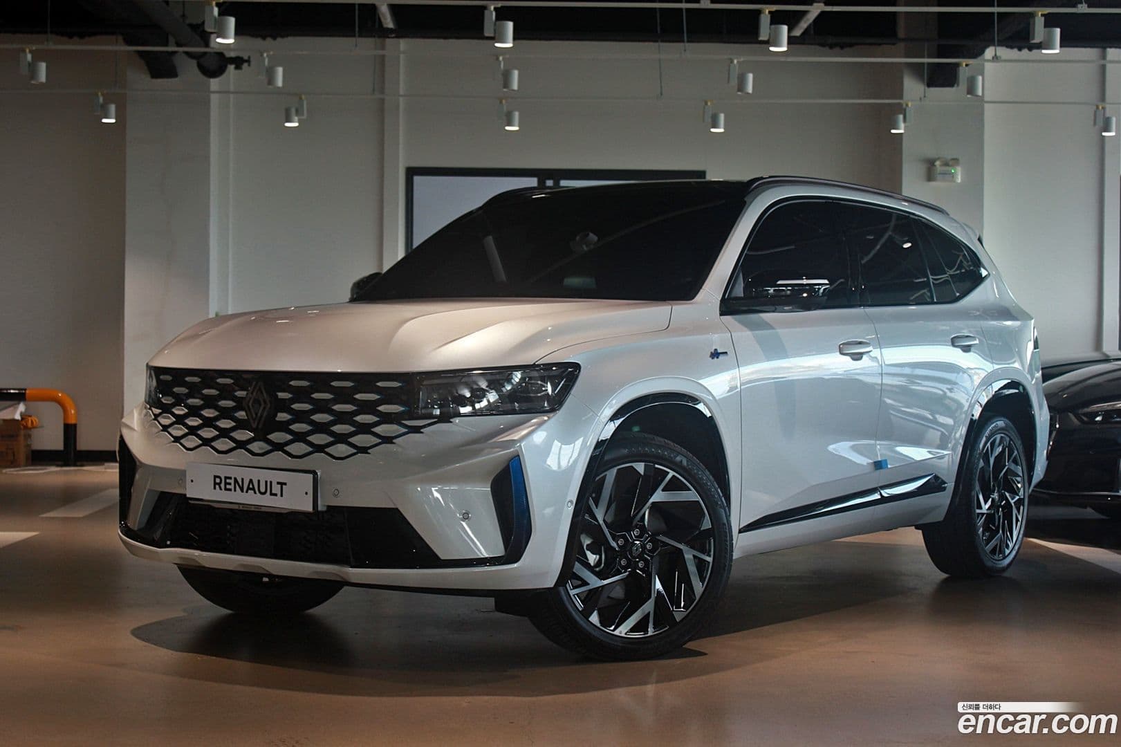 Main__Slider__Photo:Grand Koleos Renault Korea 2024.8-0