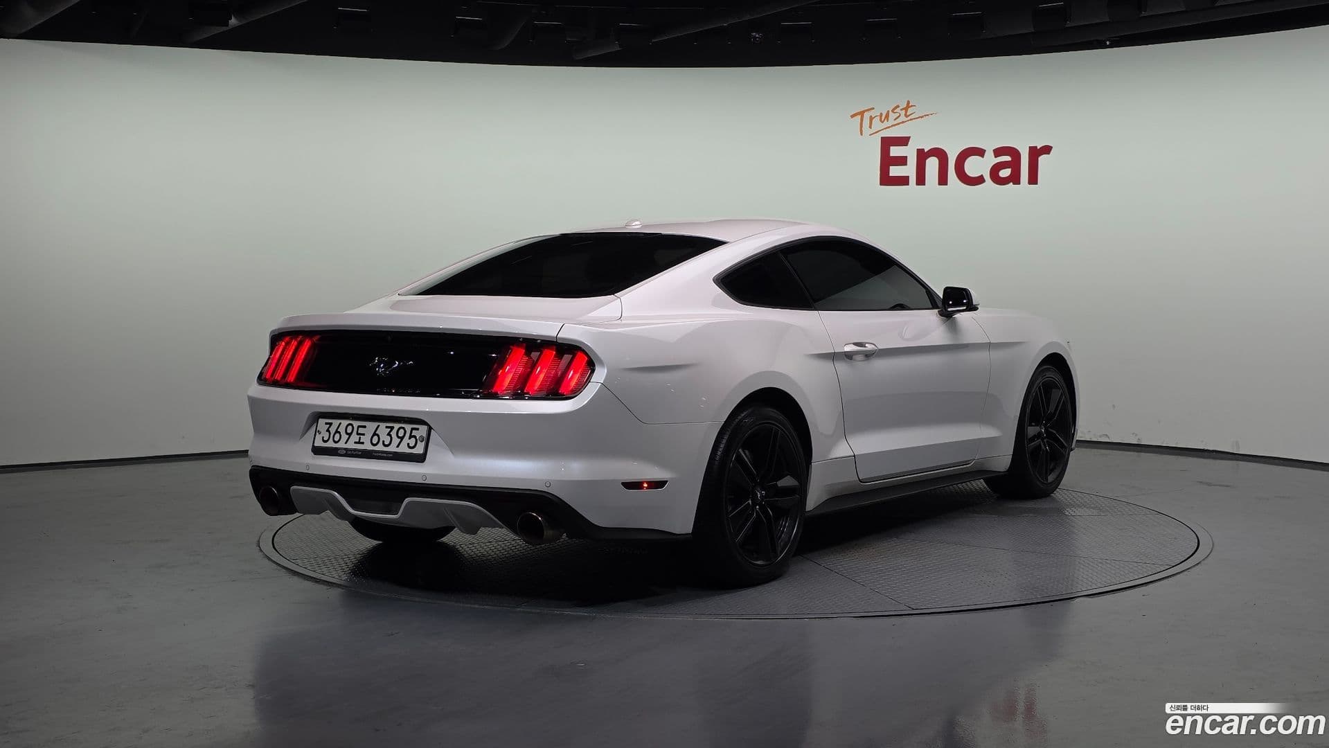 Main__Slider__Photo:Mustang Ford 2017.10-0