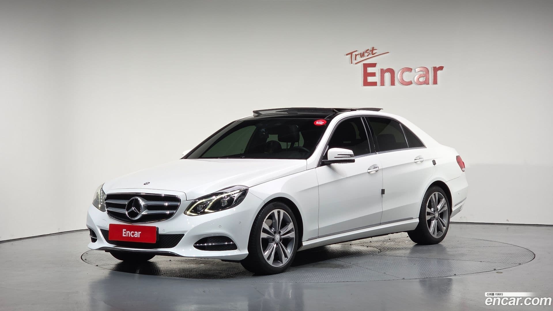 Main__Slider__Photo:E-Class Mercedes-Benz 2014.0-0