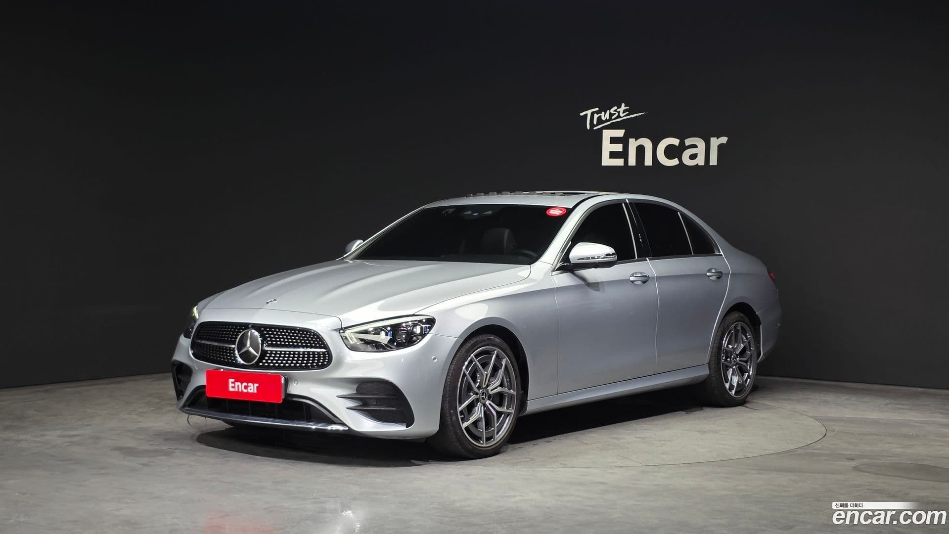 Main__Slider__Photo:E-Class Mercedes-Benz 2021.8-0