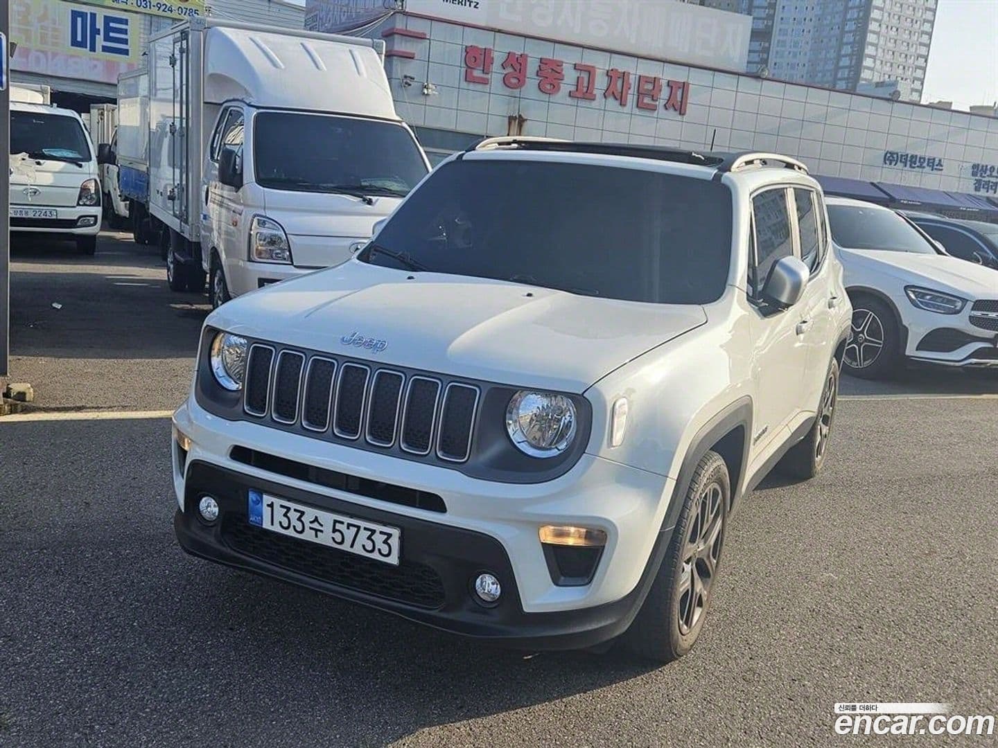 Main__Slider__Photo:Renegade Jeep 2022.7-0