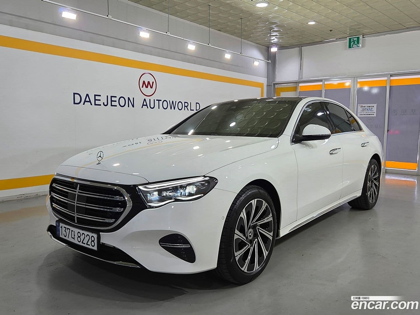Main__Slider__Photo:E-Class Mercedes-Benz 2025.2-0