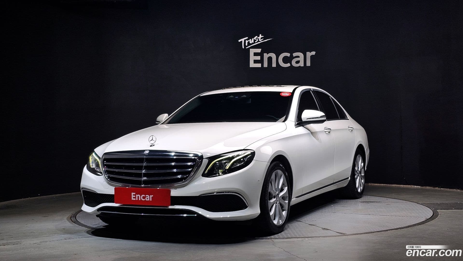 Main__Slider__Photo:E-Class Mercedes-Benz 2017.1-0