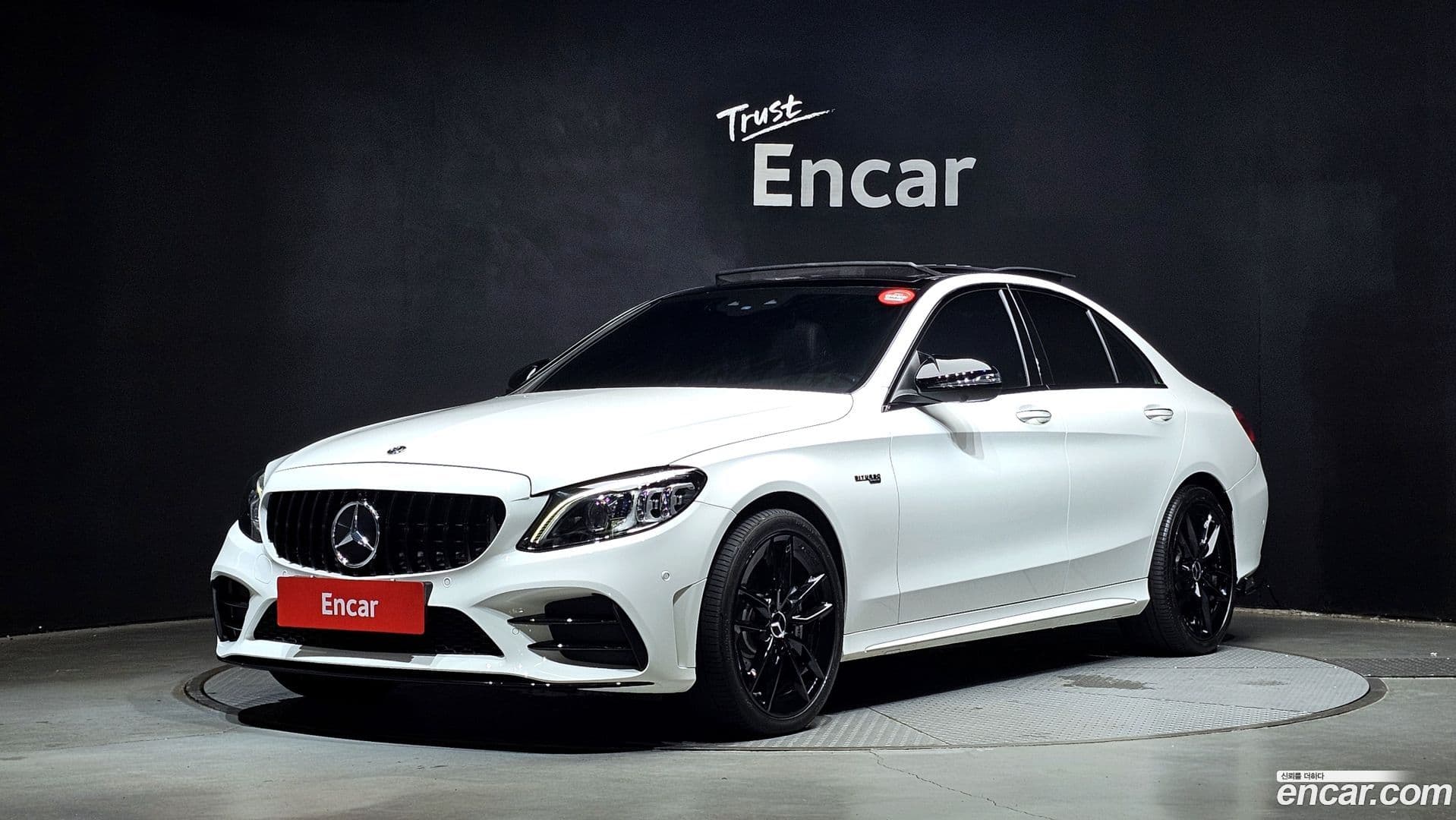 Main__Slider__Photo:C-Class Mercedes-Benz 2019.10-0