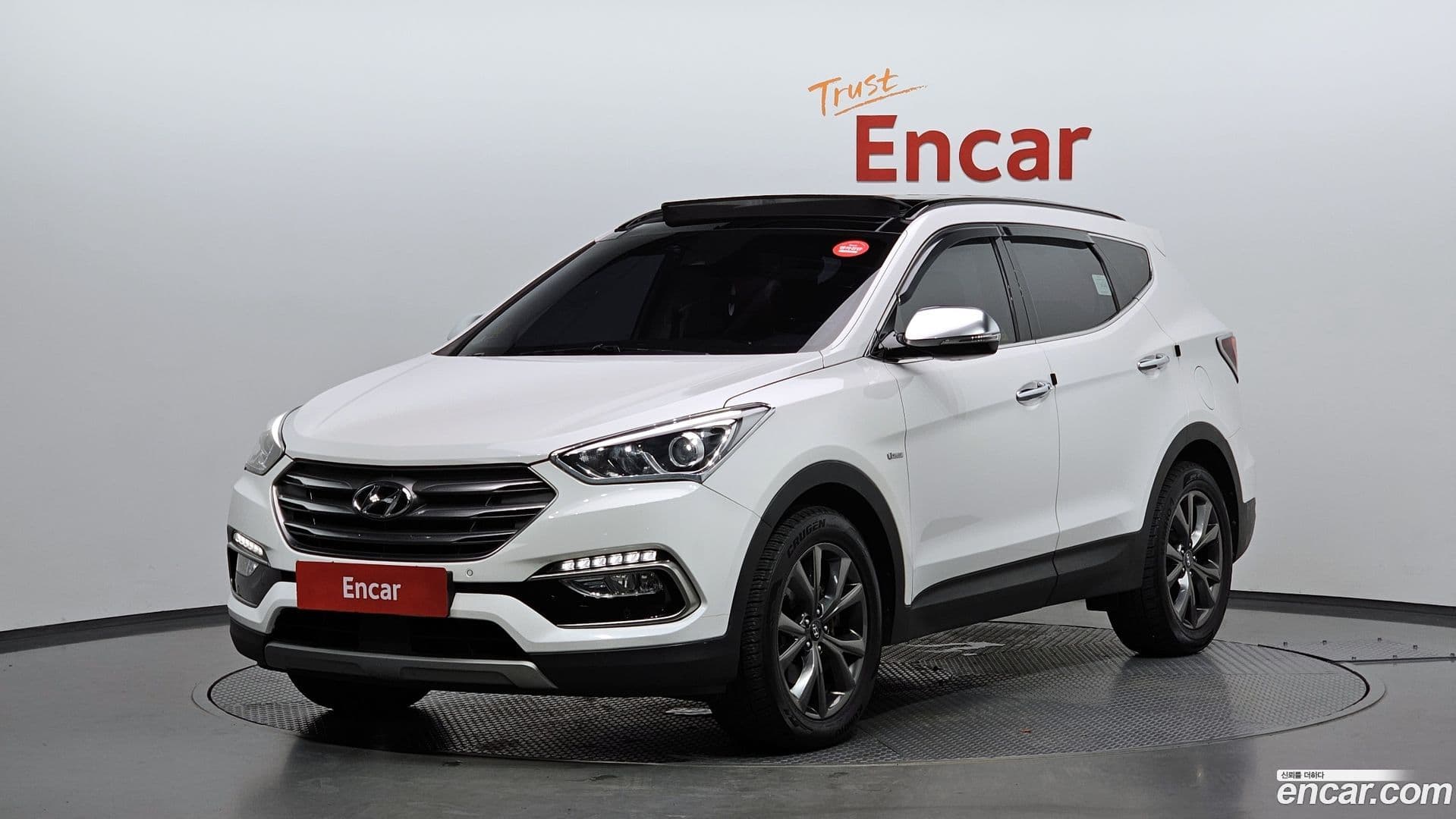 Main__Slider__Photo:Santafe Hyundai 2016.8-0