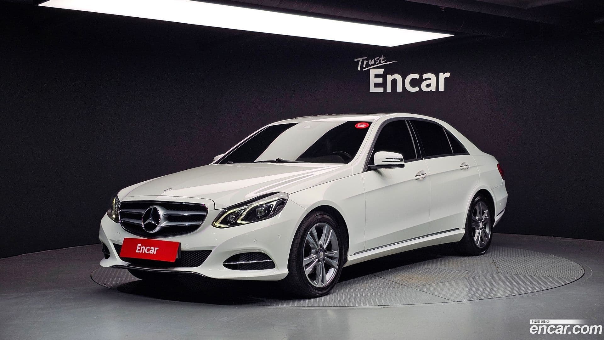 Main__Slider__Photo:E-Class Mercedes-Benz 2014.7-0