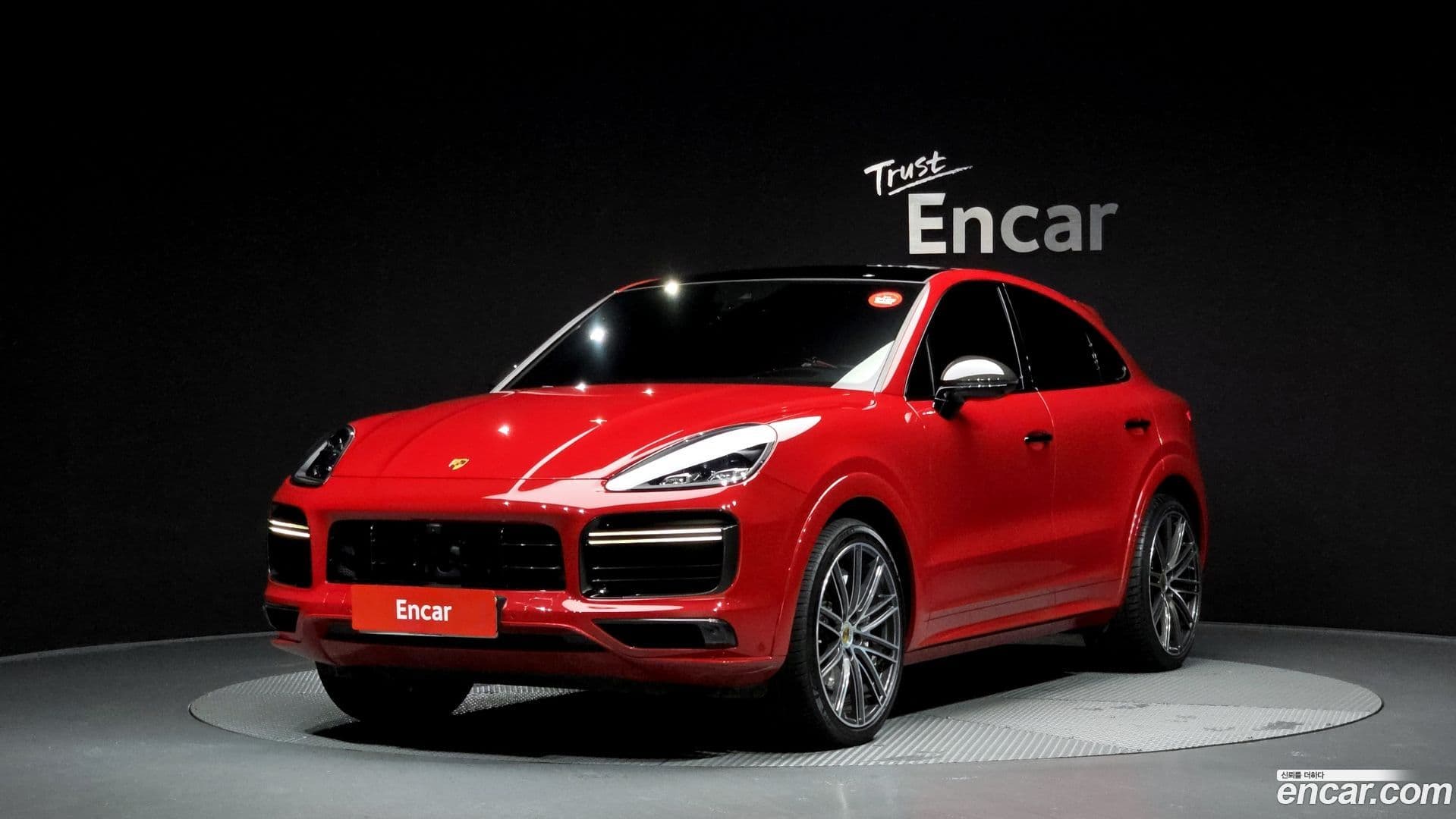 Main__Slider__Photo:Cayenne Porsche 2021.3-0