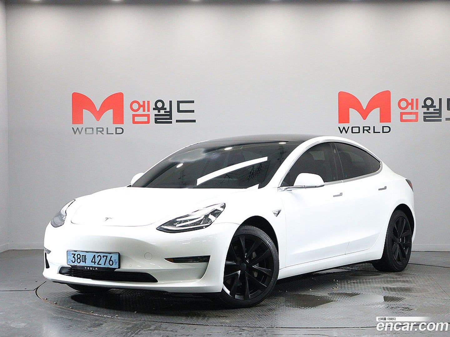 Main__Slider__Photo:Model 3 Tesla 2020.5-0