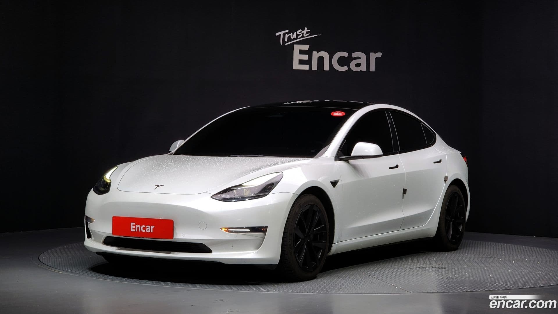 Main__Slider__Photo:Model 3 Tesla 2022.4-0
