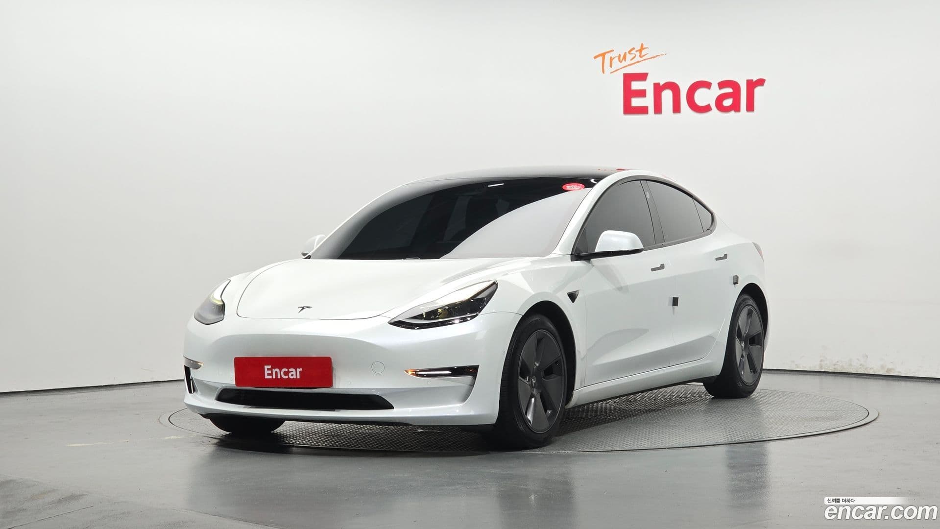 Main__Slider__Photo:Model 3 Tesla 2021.8-0
