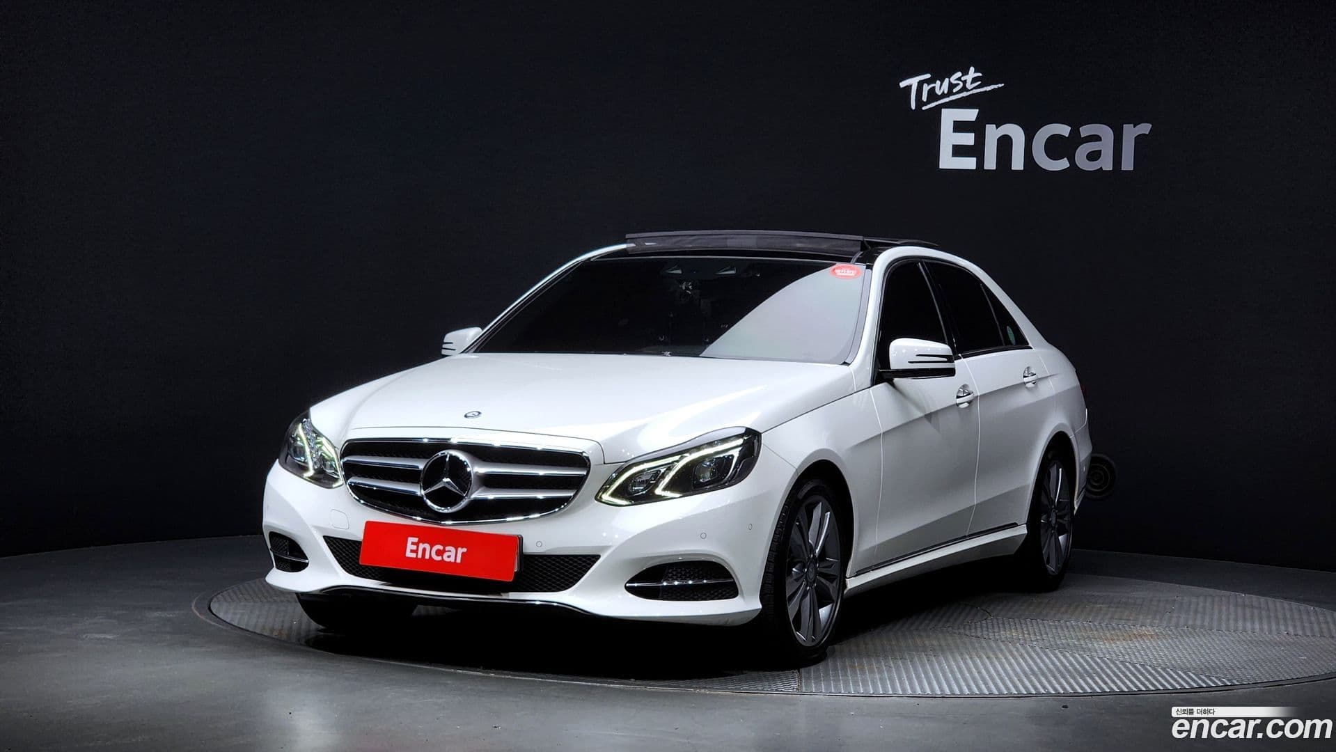 Main__Slider__Photo:E-Class Mercedes-Benz 2014.4-0