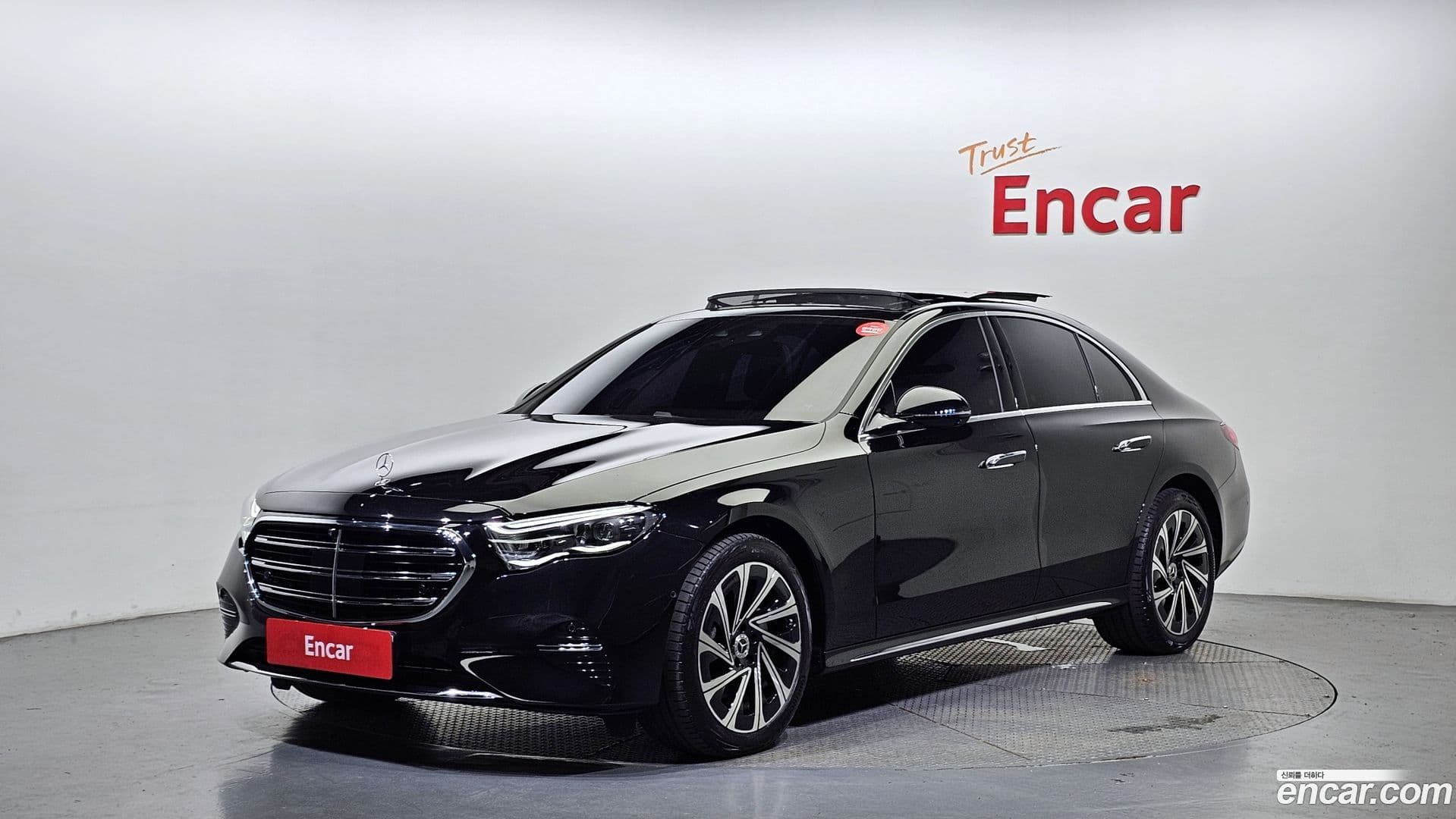 Main__Slider__Photo:E-Class Mercedes-Benz 2024.7-0