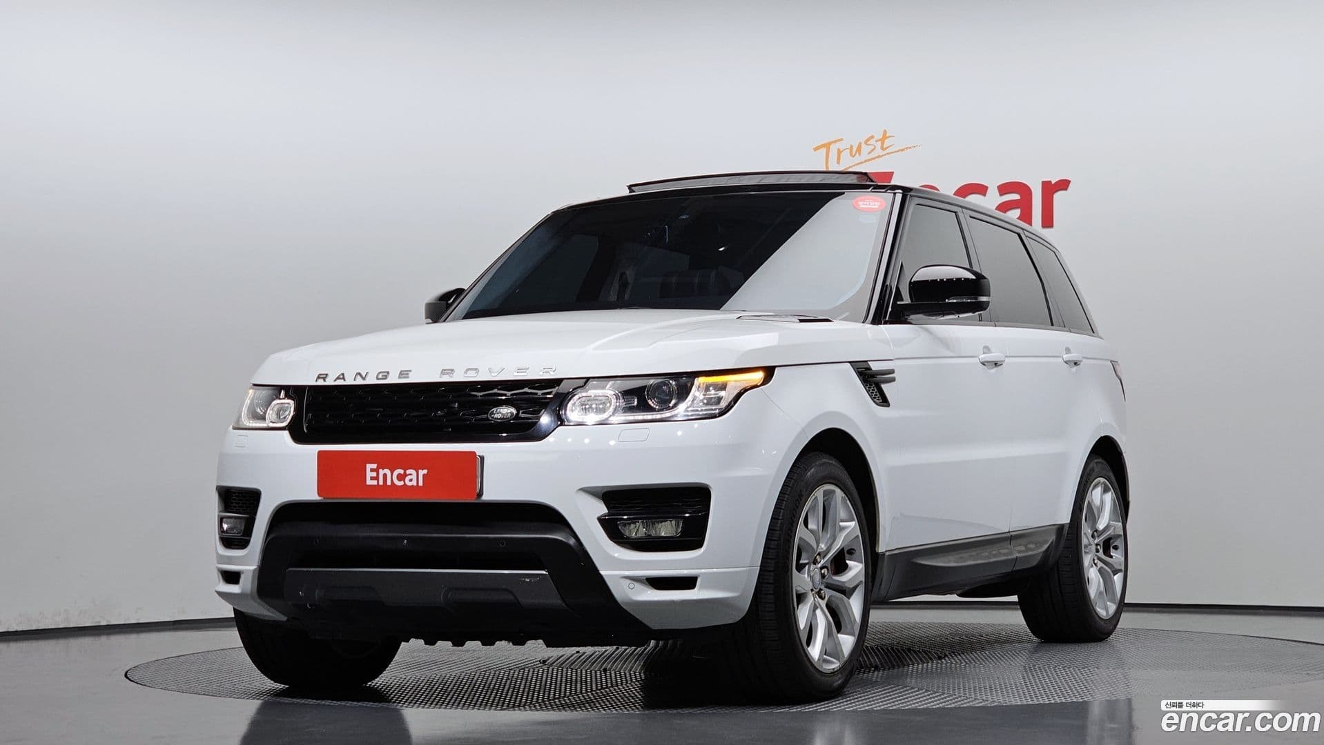 Main__Slider__Photo:Range Rover Sport Land Rover 2015.11-0