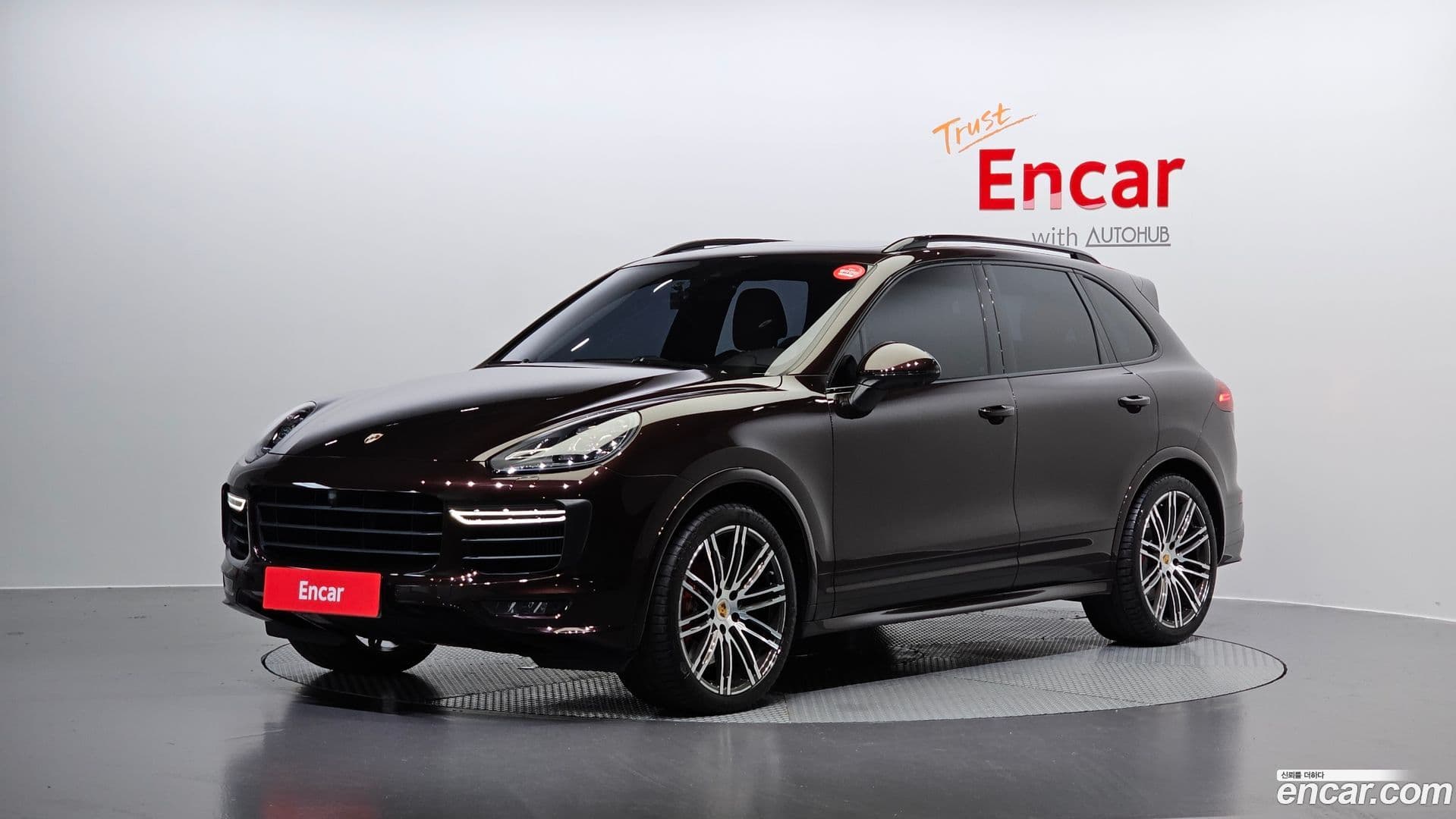 Main__Slider__Photo:Cayenne Porsche 2017.11-0