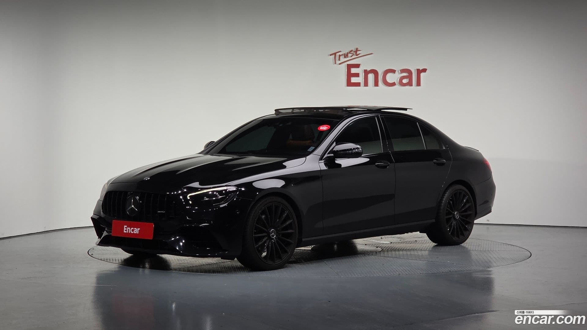 Main__Slider__Photo:E-Class Mercedes-Benz 2021.0-0
