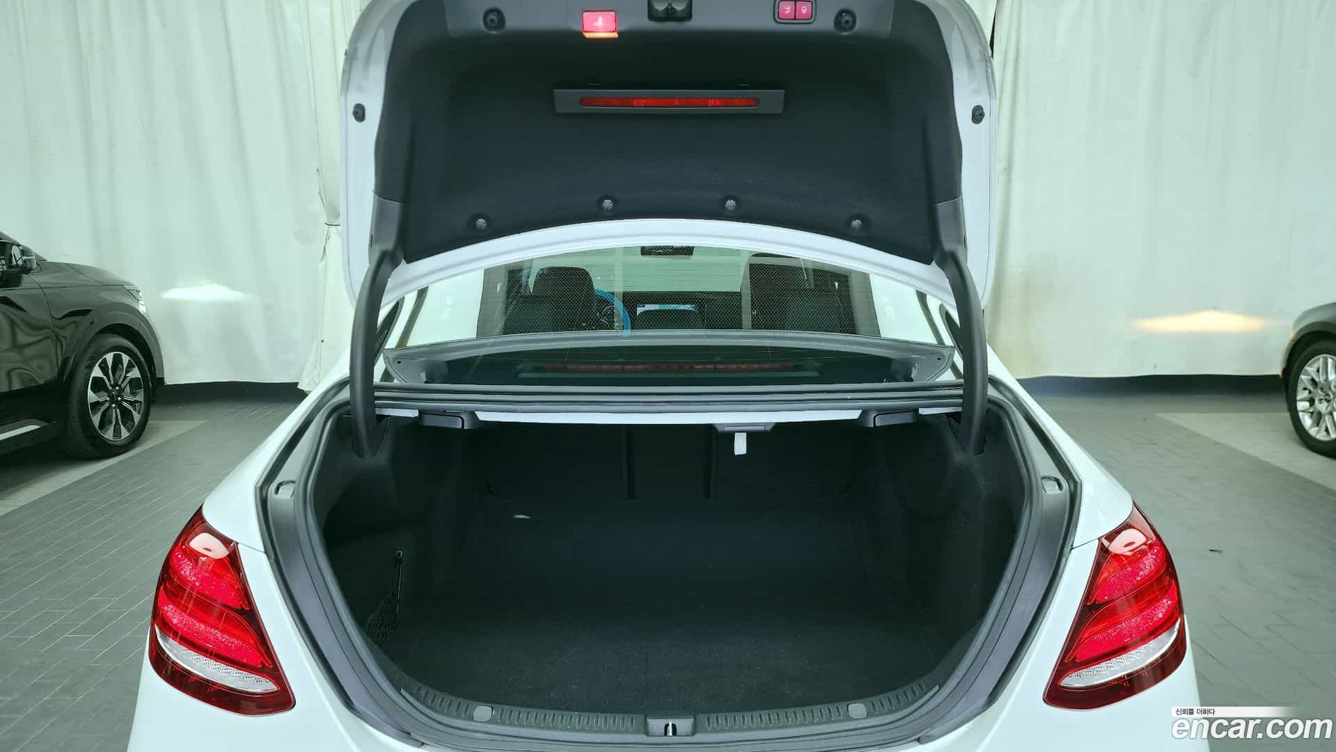 E-Class Mercedes-Benz 2017.3-OPTION-024