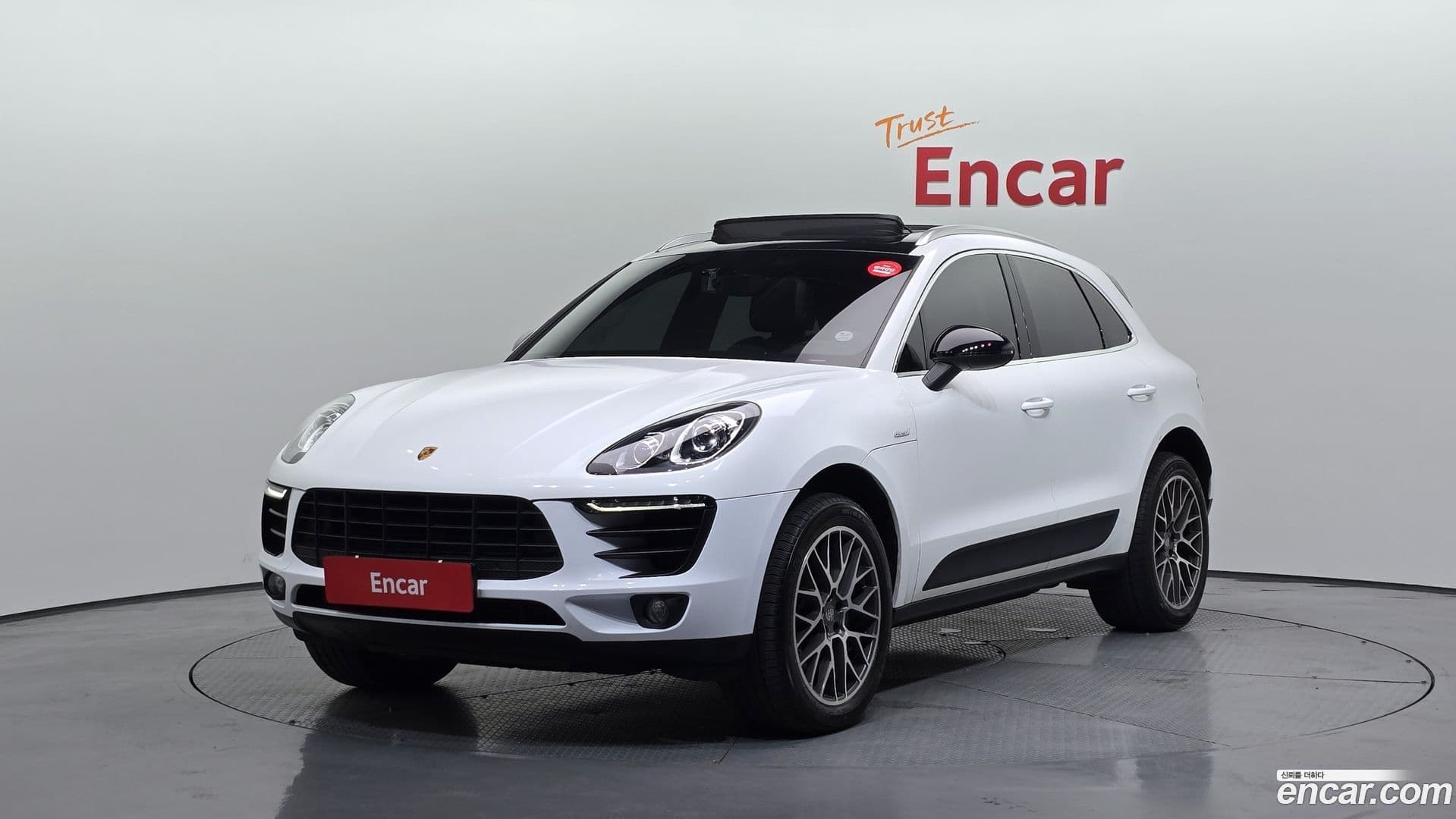 Main__Slider__Photo:Macan Porsche 2015.10-0
