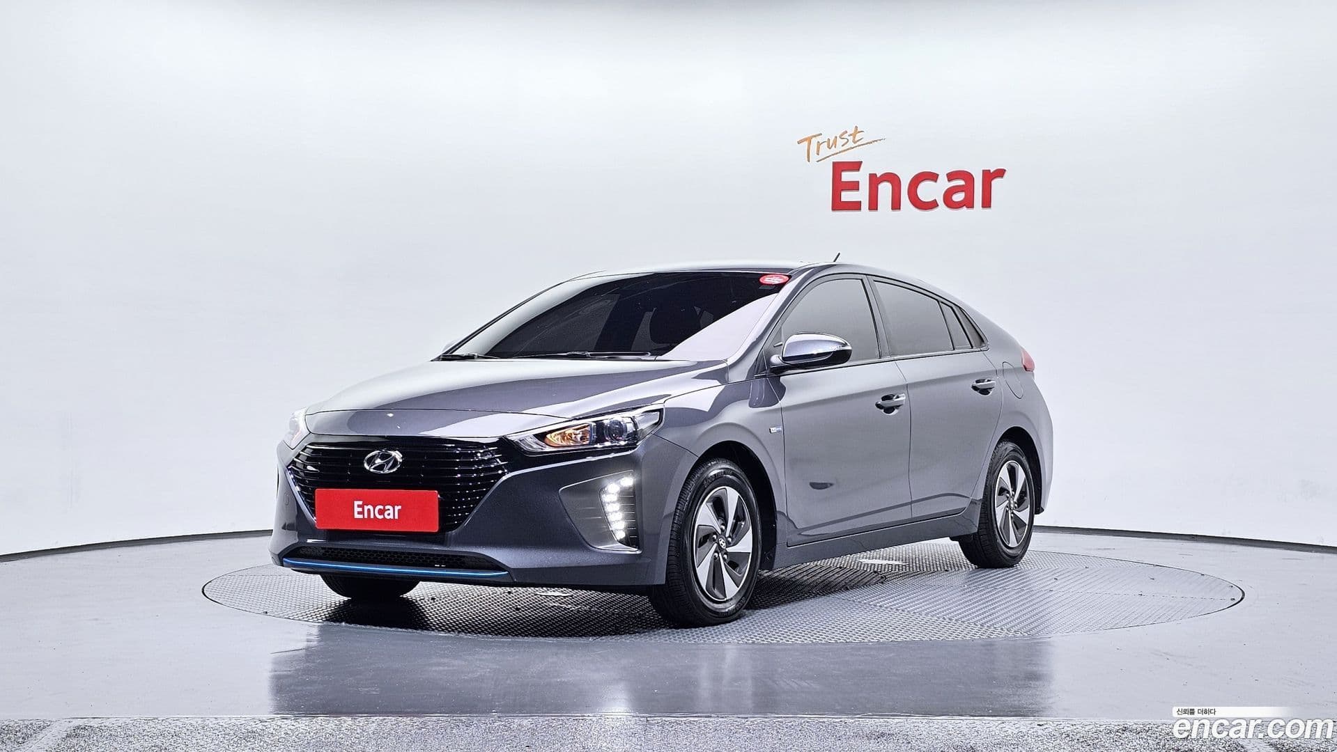 Main__Slider__Photo:Ioniq Hyundai 2018.7-0