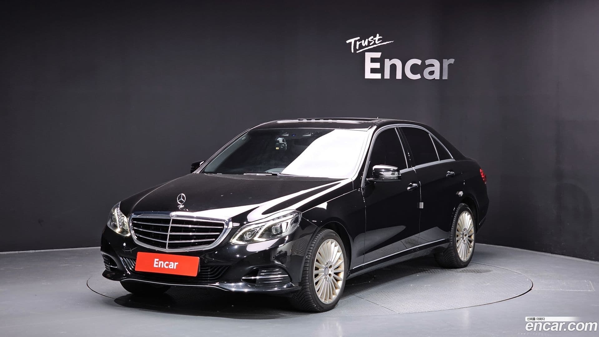 Main__Slider__Photo:E-Class Mercedes-Benz 2015.11-0
