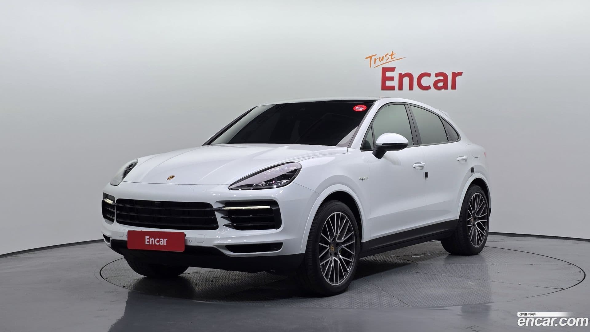 Main__Slider__Photo:Cayenne Porsche 2021.1-0
