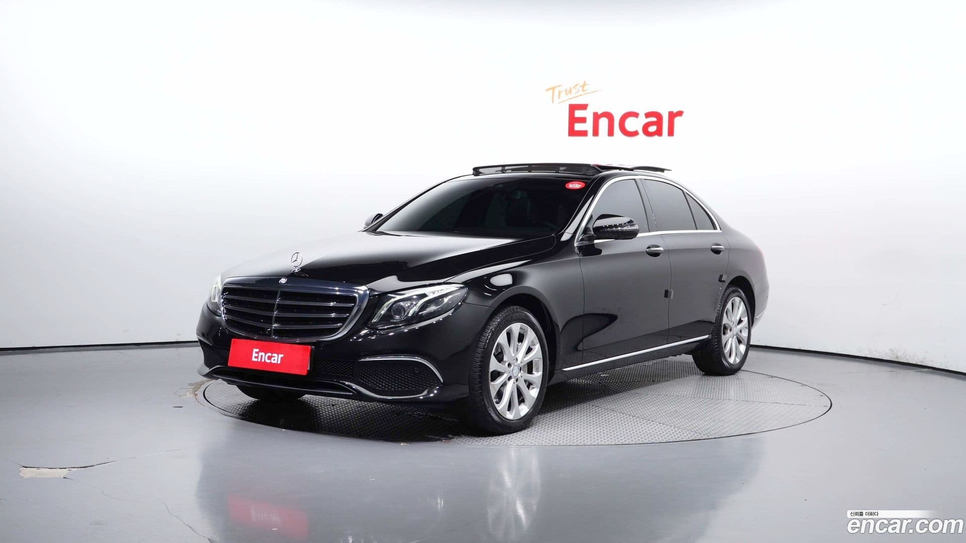 Main__Slider__Photo:E-Class Mercedes-Benz 2016.9-0