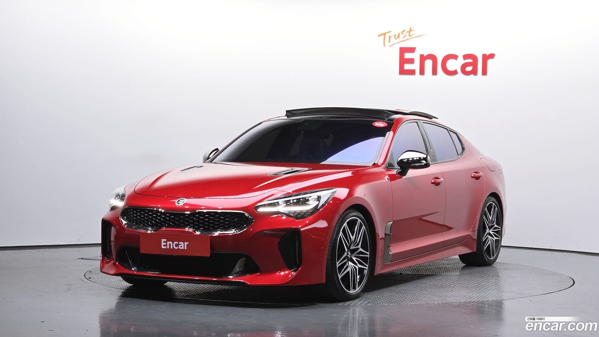 Main__Slider__Photo:Stinger Kia 2017.6-0