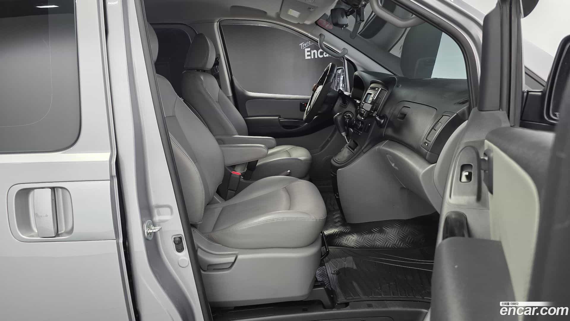 Starex Hyundai 2020.3-INNER-010