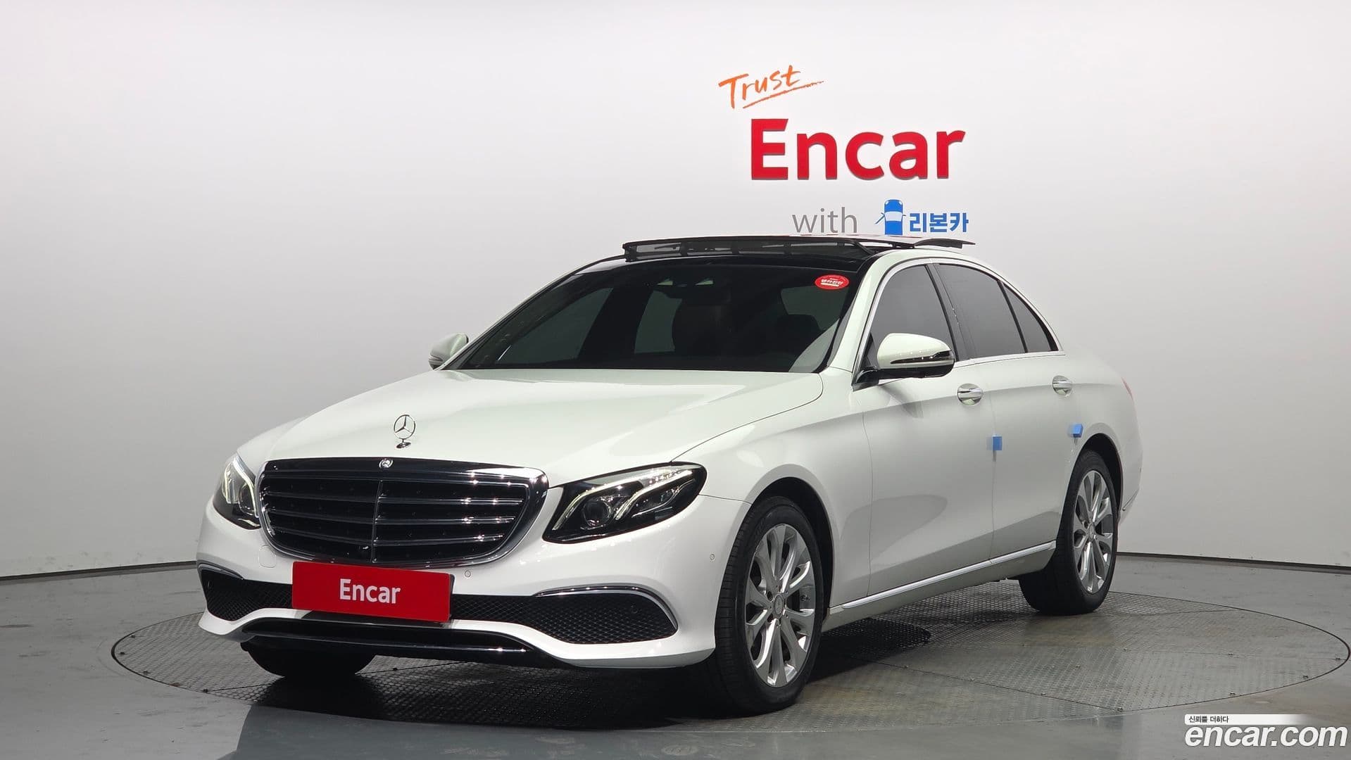 Main__Slider__Photo:E-Class Mercedes-Benz 2016.5-0