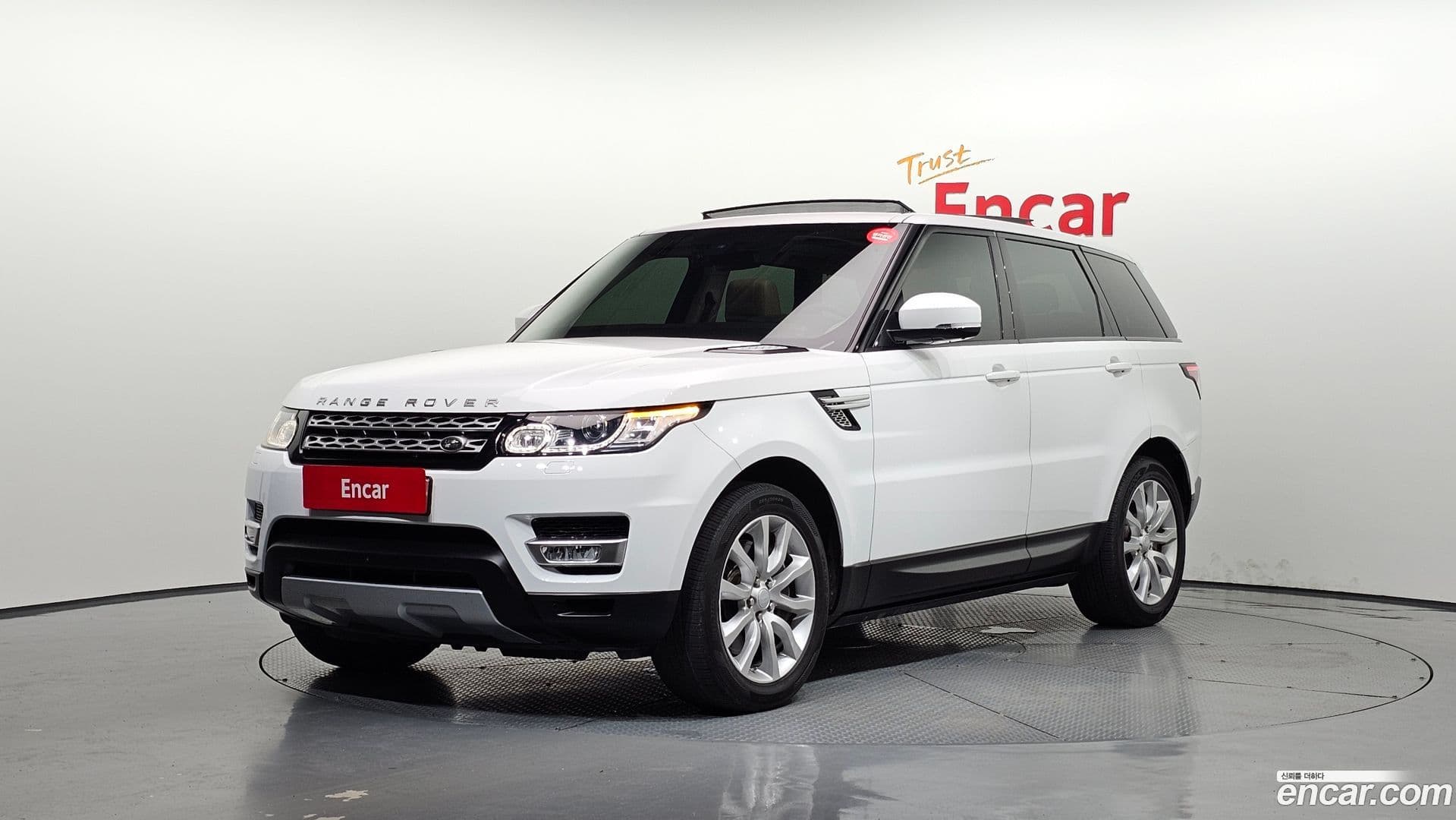 Main__Slider__Photo:Range Rover Sport Land Rover 2016.11-0