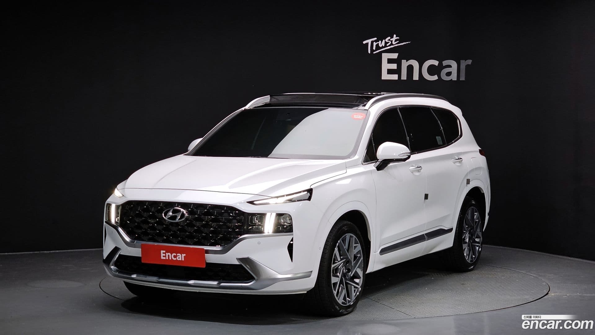 Main__Slider__Photo:Santafe Hyundai 2021.4-0