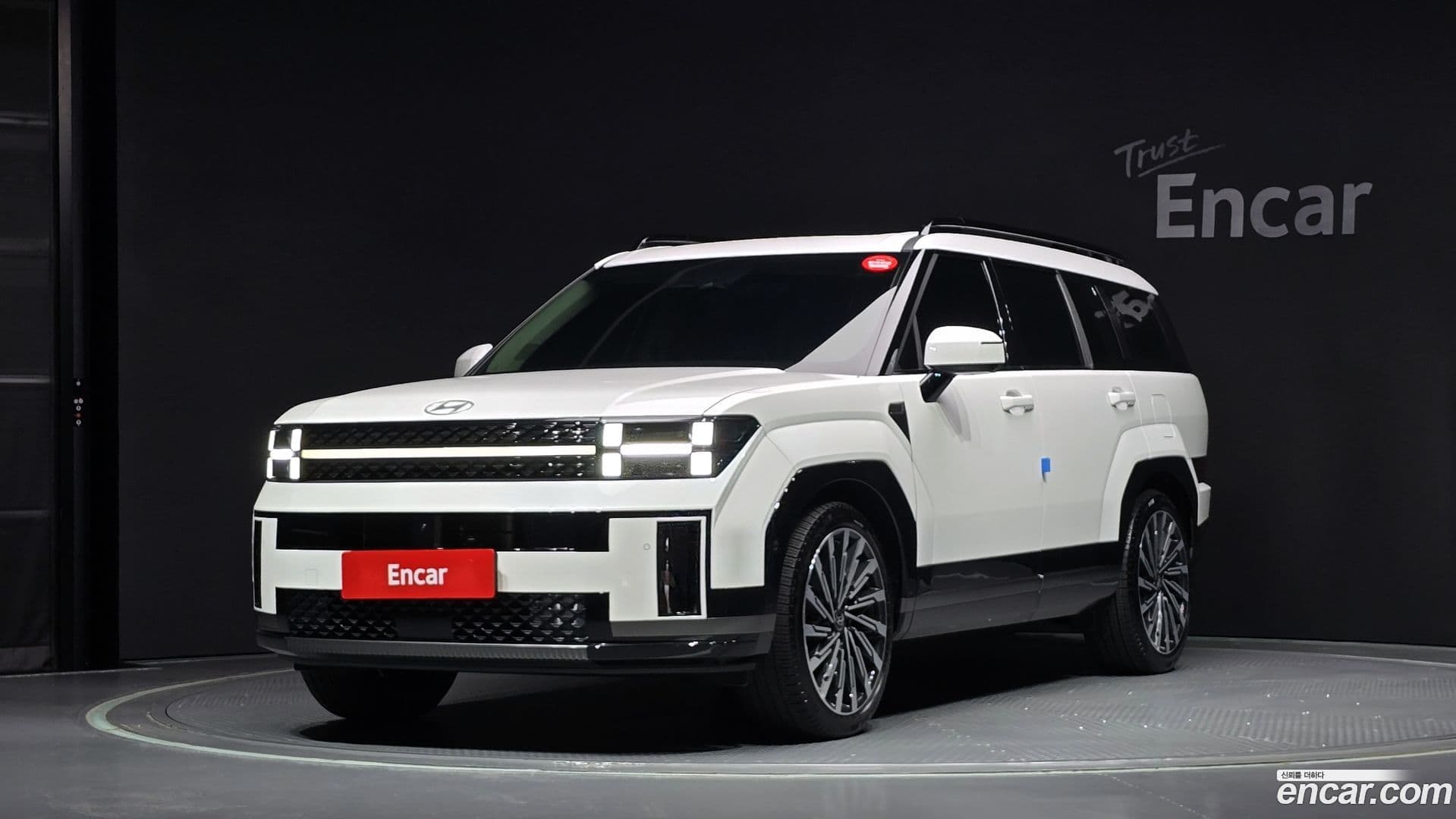 Main__Slider__Photo:Santafe Hyundai 2023.9-0