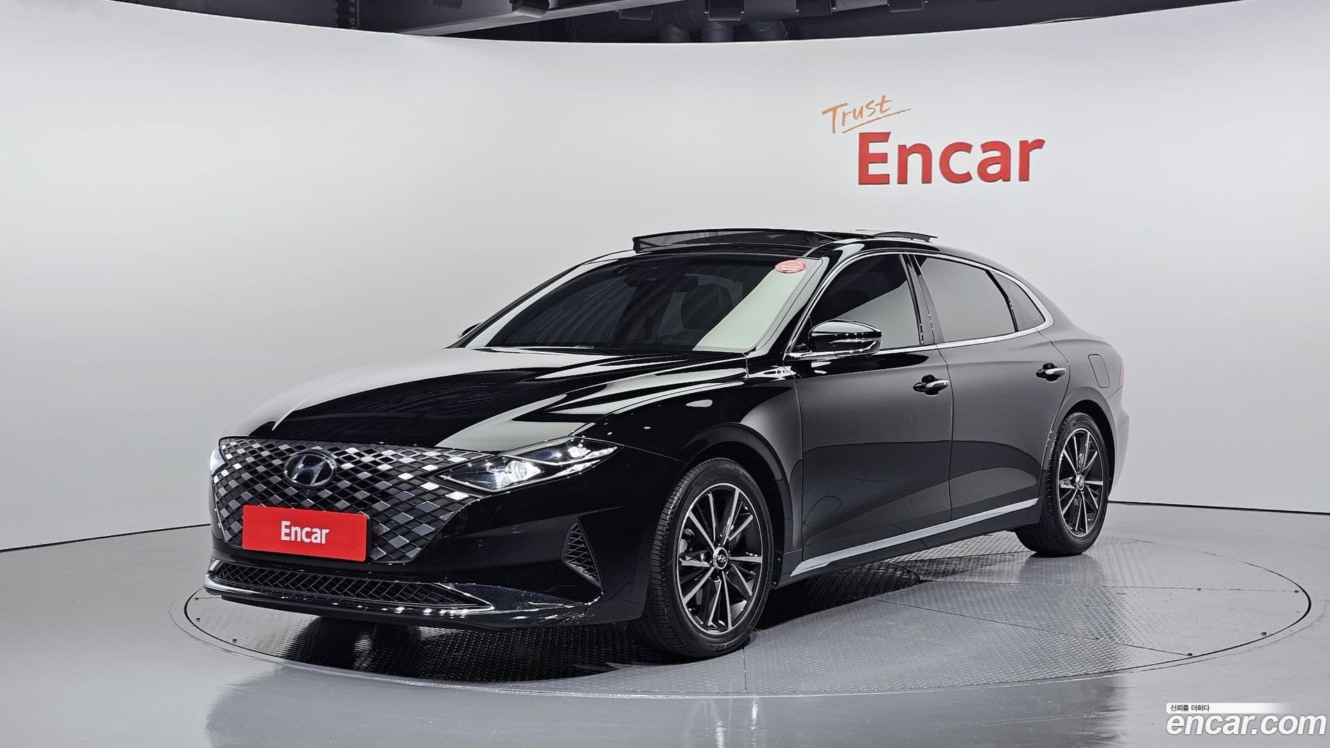 Main__Slider__Photo:Grandeur Hyundai 2020.8-0