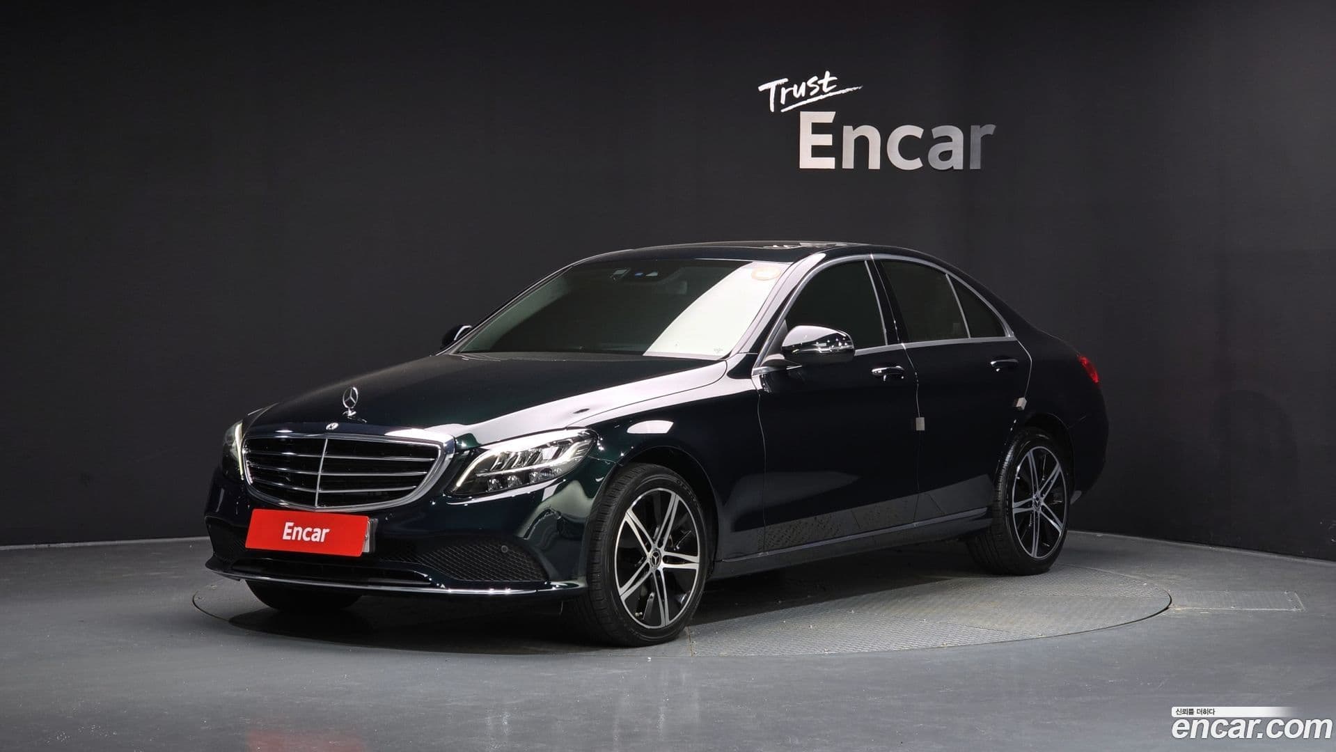 Main__Slider__Photo:C-Class Mercedes-Benz 2019.4-0